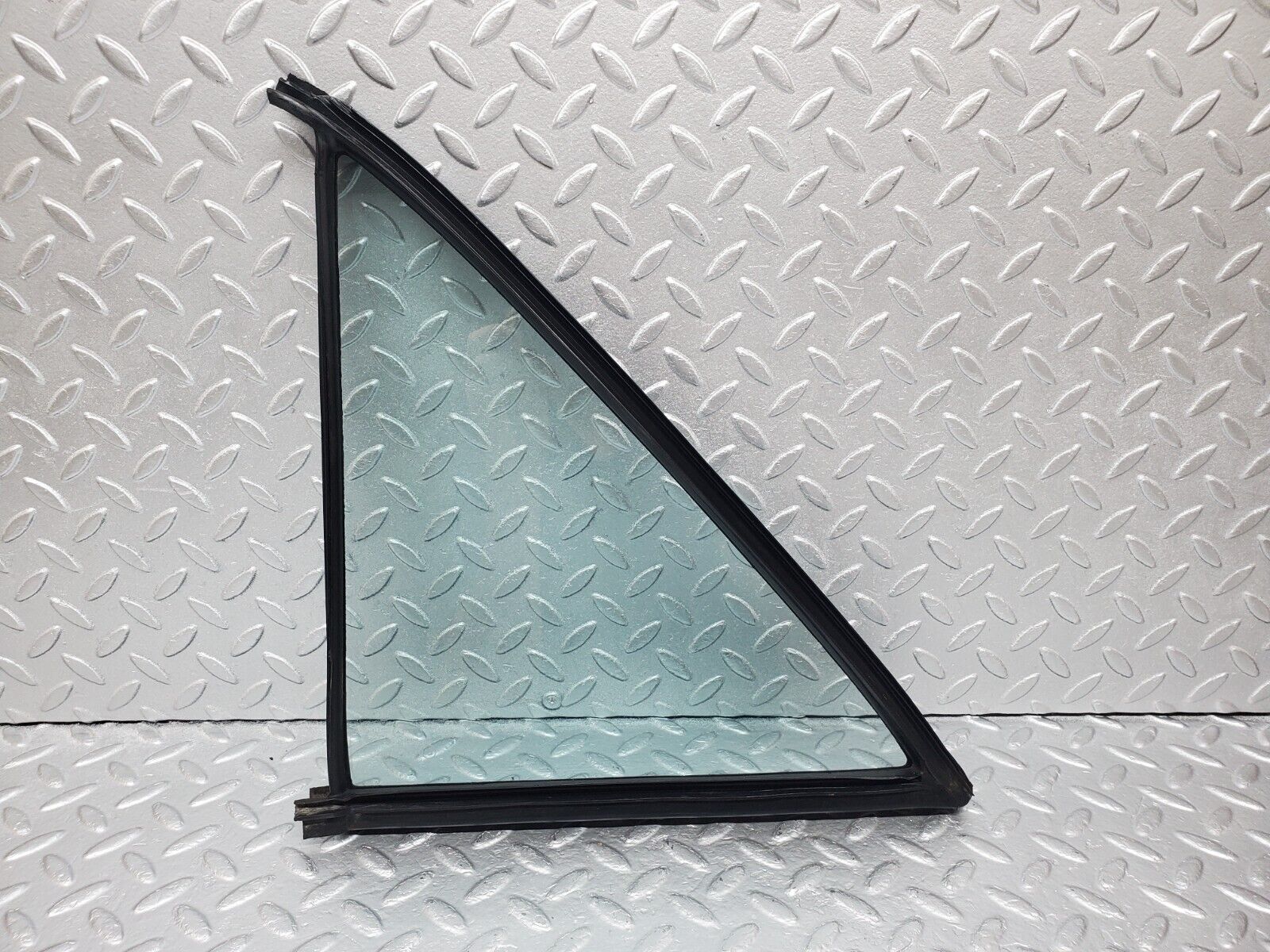 45804 Mercedes-Benz W126 420SE Rear Right Quarter Window Glass 1267350224