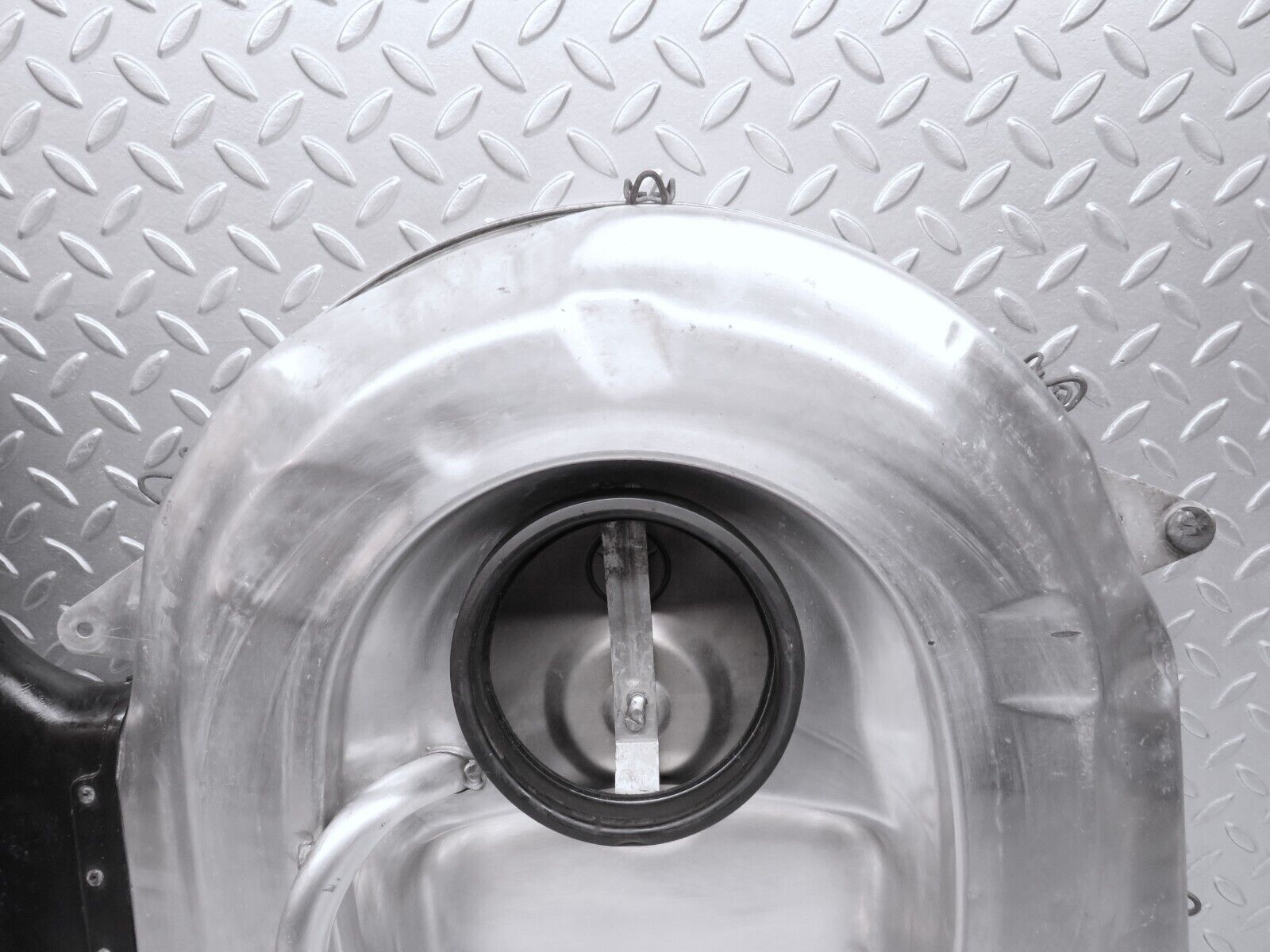 39176 Mercedes-Benz R107 500SL Aluminium Air Filter Housing 0100948602