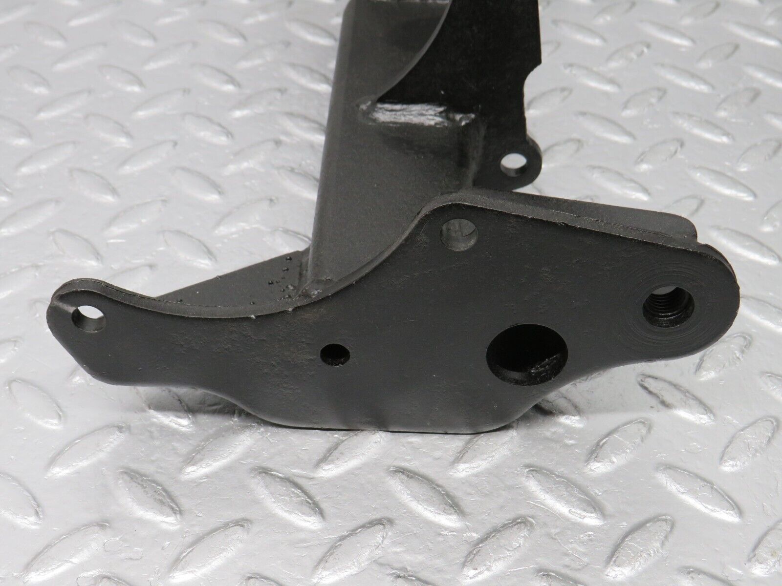 39290 Mercedes-Benz R107 500SL Air Condition Compressor Mount Bracket