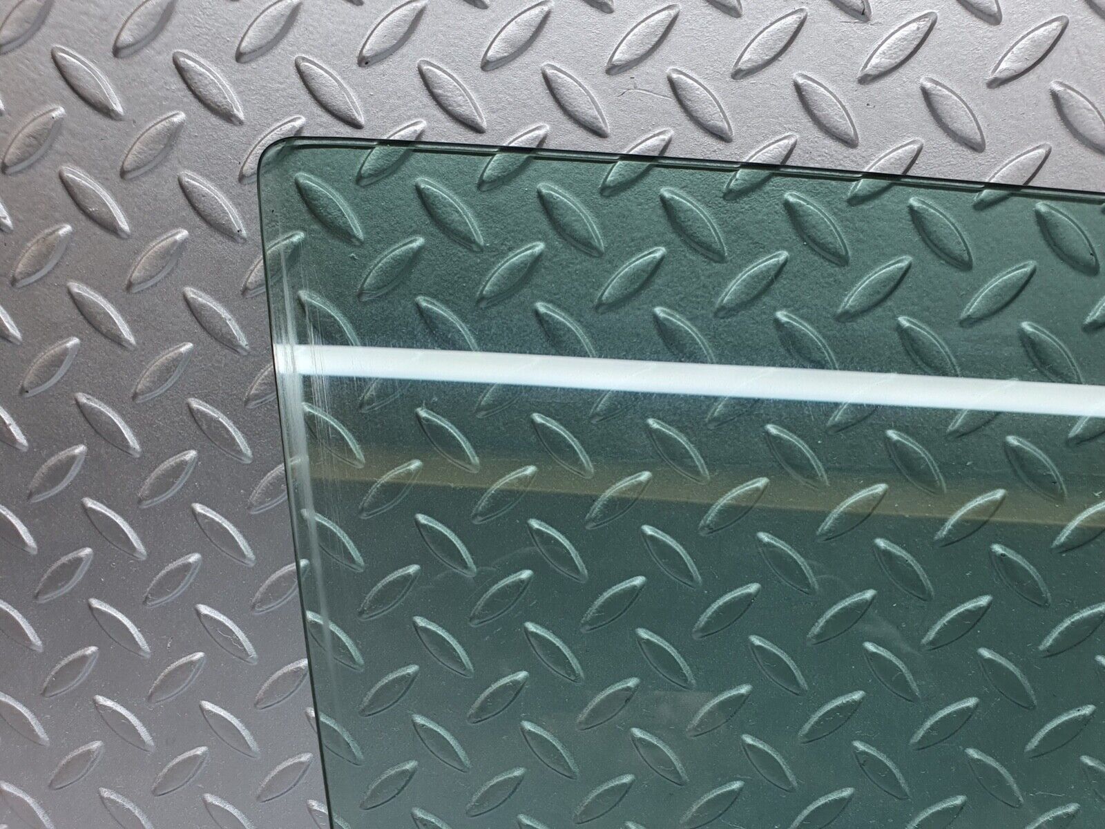 41993 Mercedes-Benz W202 C200 Front Right Door Window Glass