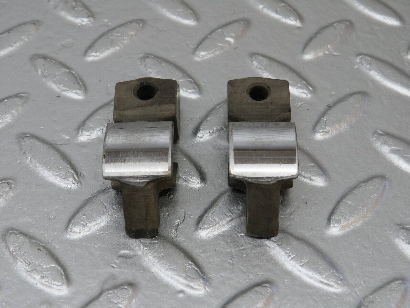 40048 Mercedes-Benz R107 350SL Rocker Arm With Valve Tappet