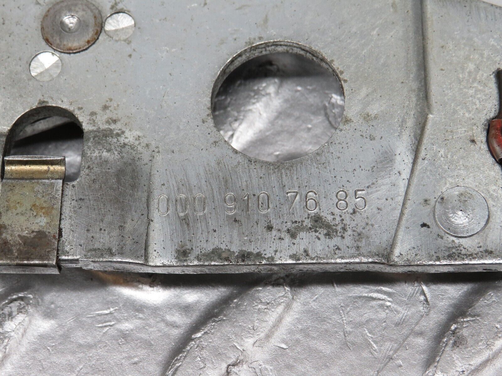 33210 Mercedes-Benz R107 Front Left Seat Hinge Pair 0009107685 0009107986