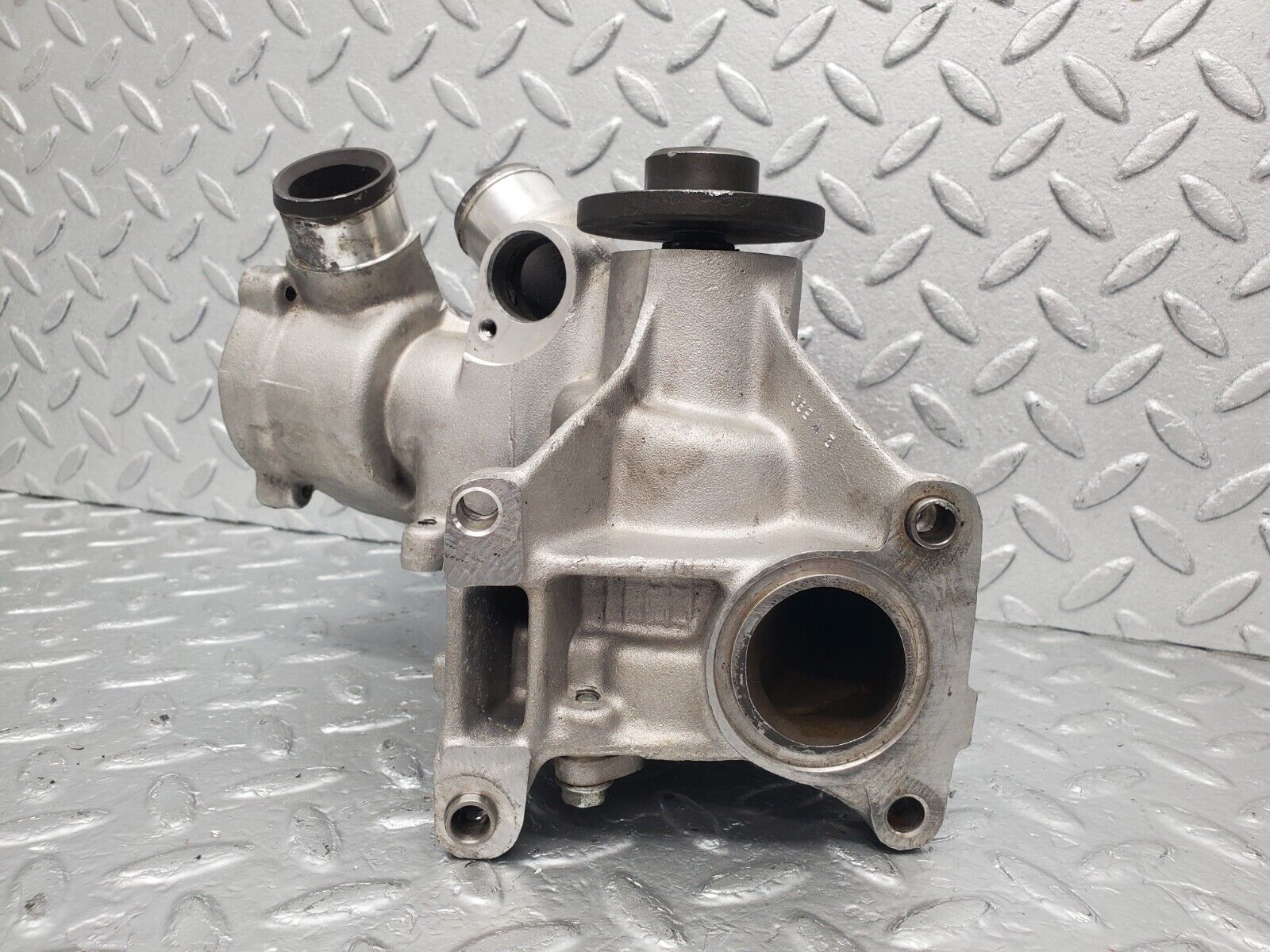 46160 Mercedes-Benz W124 280E Water Pump
