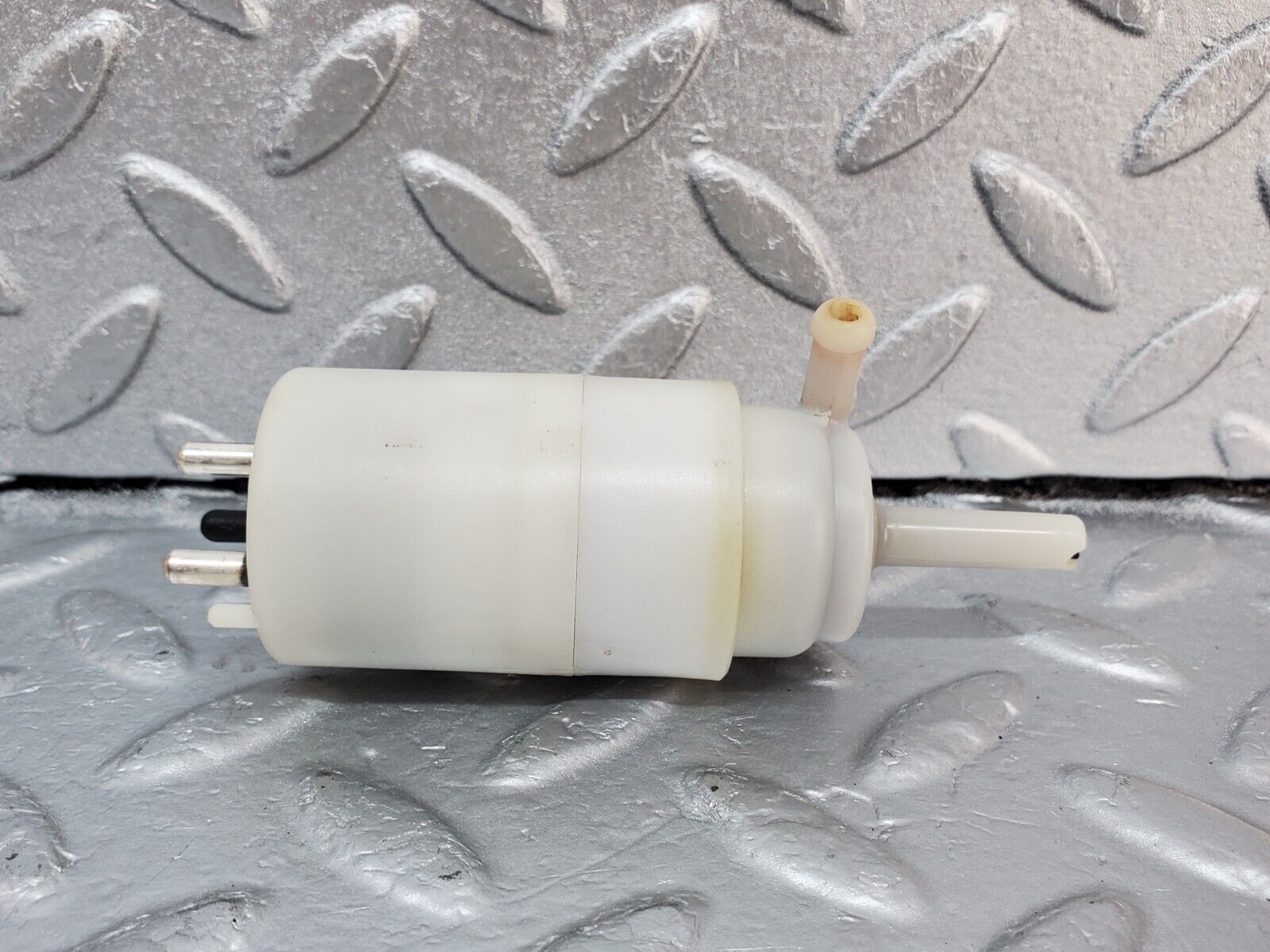 45684 Mercedes-Benz W126 420SE Windscreen Washer Pump Hella 1248690221