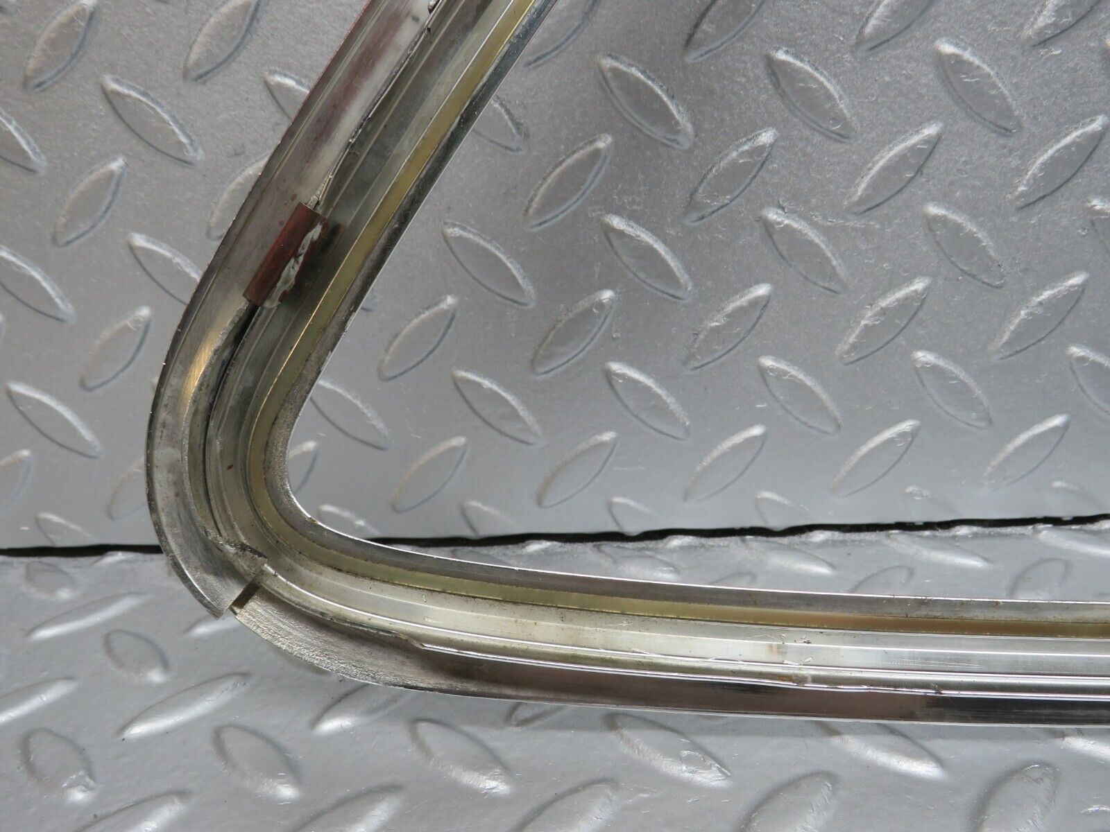 40196 Mercedes-Benz R107 Hardtop Side Window Chrome Moulding Trim Left