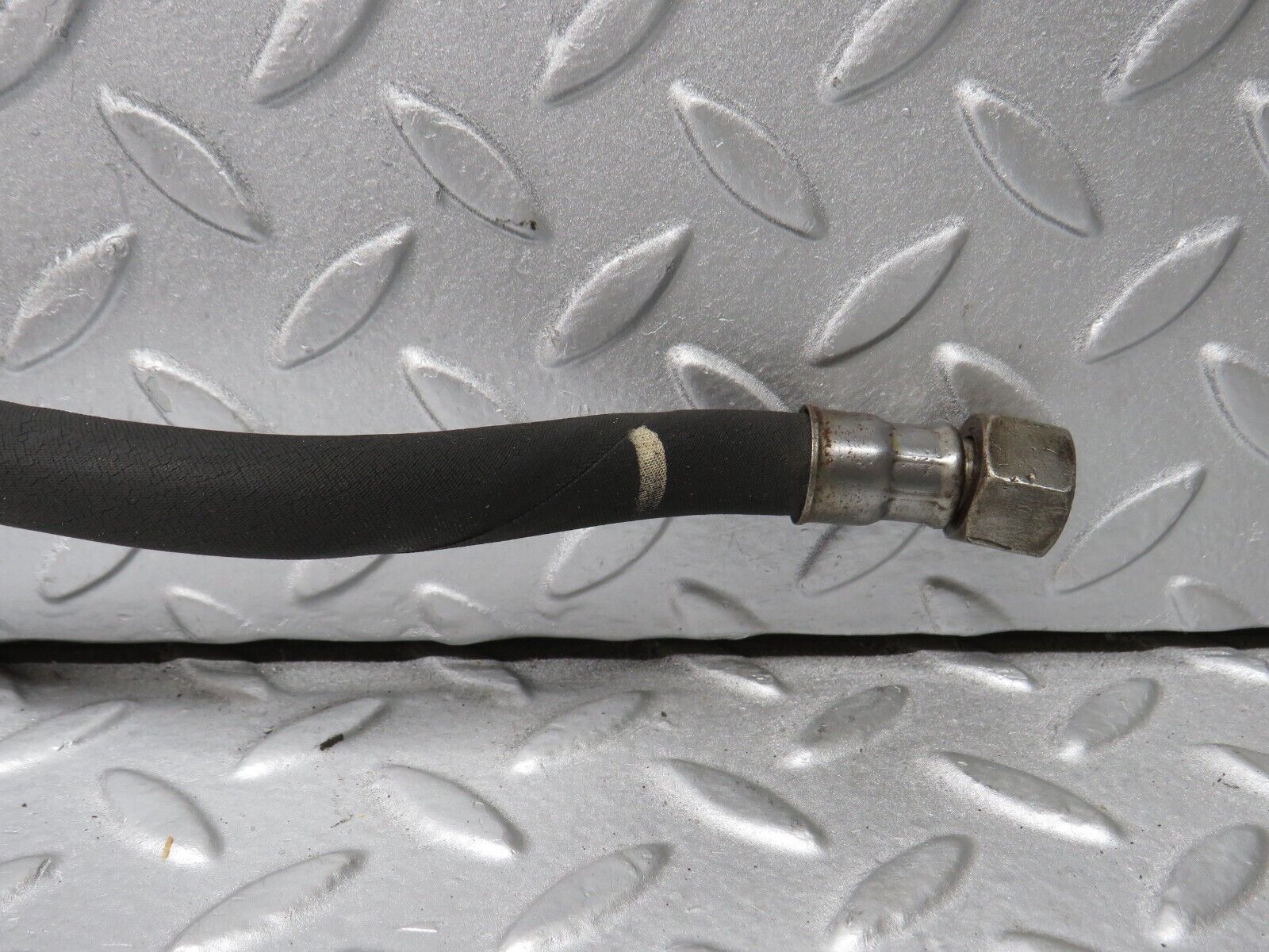 39325 Mercedes-Benz R107 500SL Gearbox Oil Hose Pipe