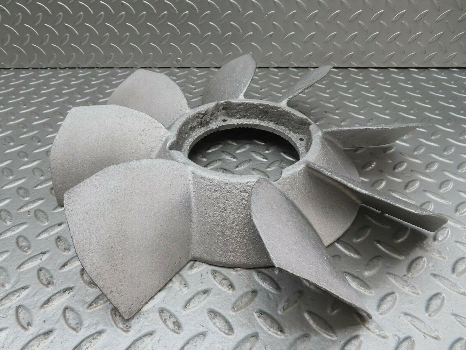 15661 Mercedes-Benz R107 450SL Engine Cooling Fan