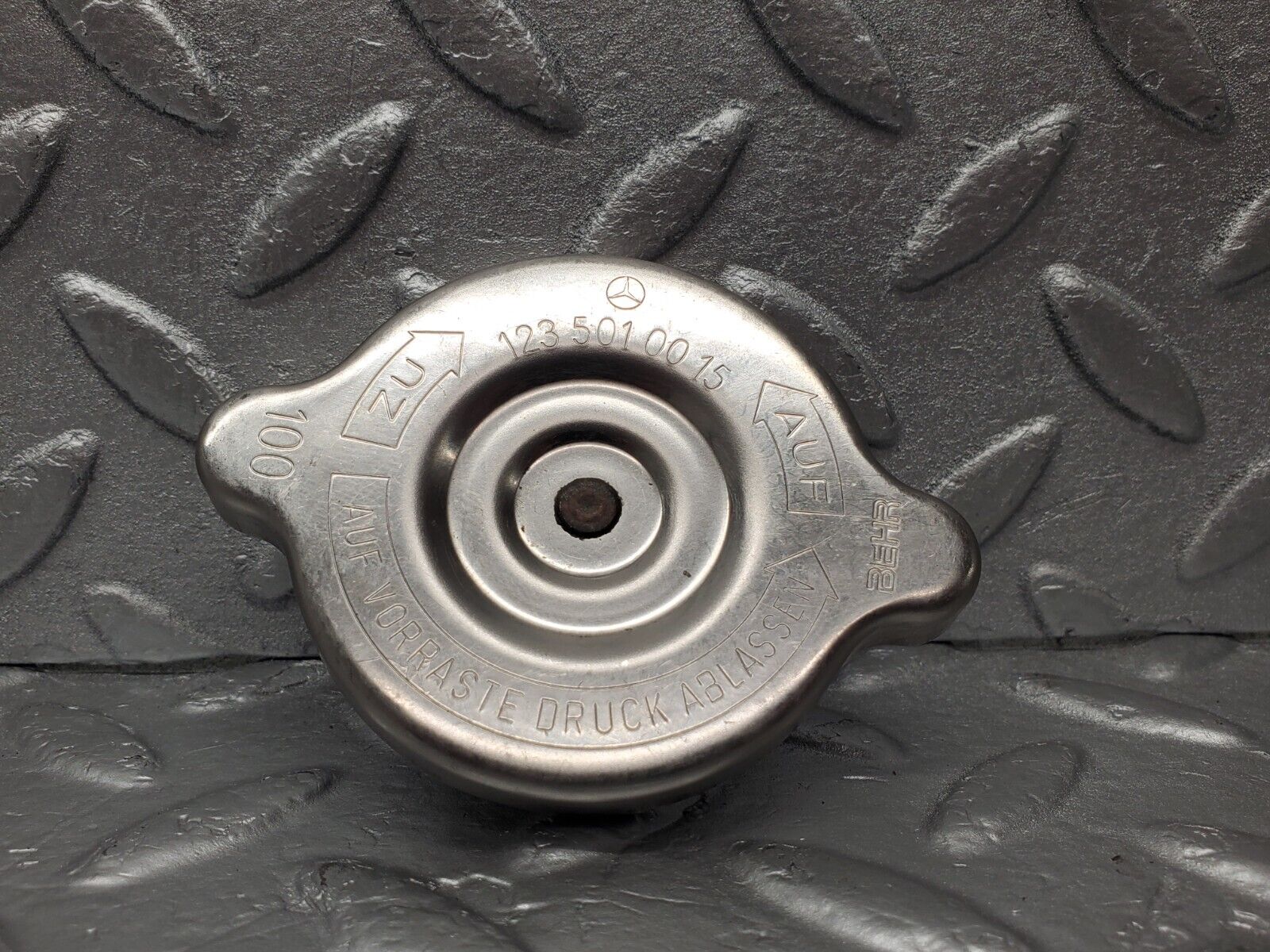46527 Mercedes-Benz C123 280CE Coupe Radiator Cap 1235010015