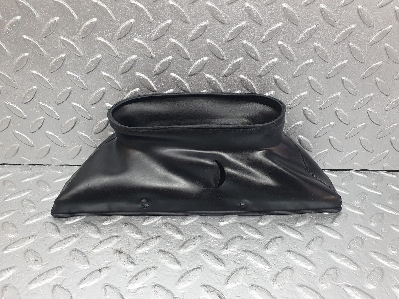 43678 Mercedes-Benz C126 380SEC Coupe Heating Duct Rubber 1268320088