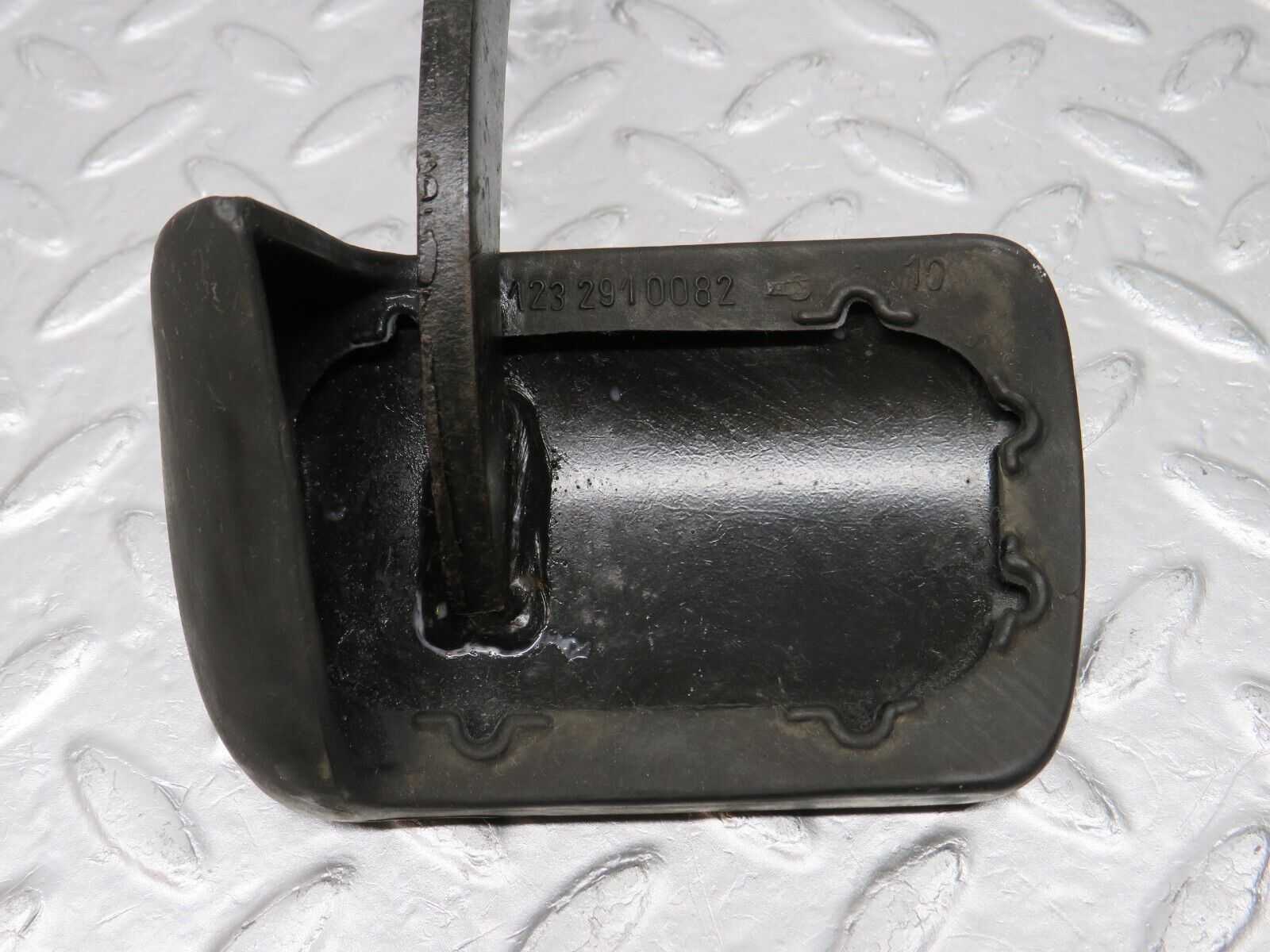 39140 Mercedes-Benz R107 500SL Brake Pedal With Rubber 1232910082