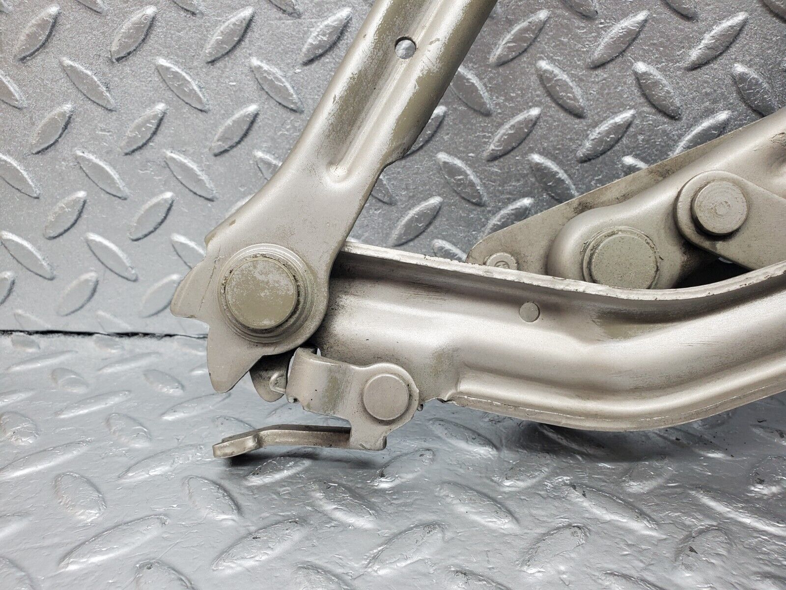 45796 Mercedes-Benz W126 420SE Bonnet Hinge Right Side