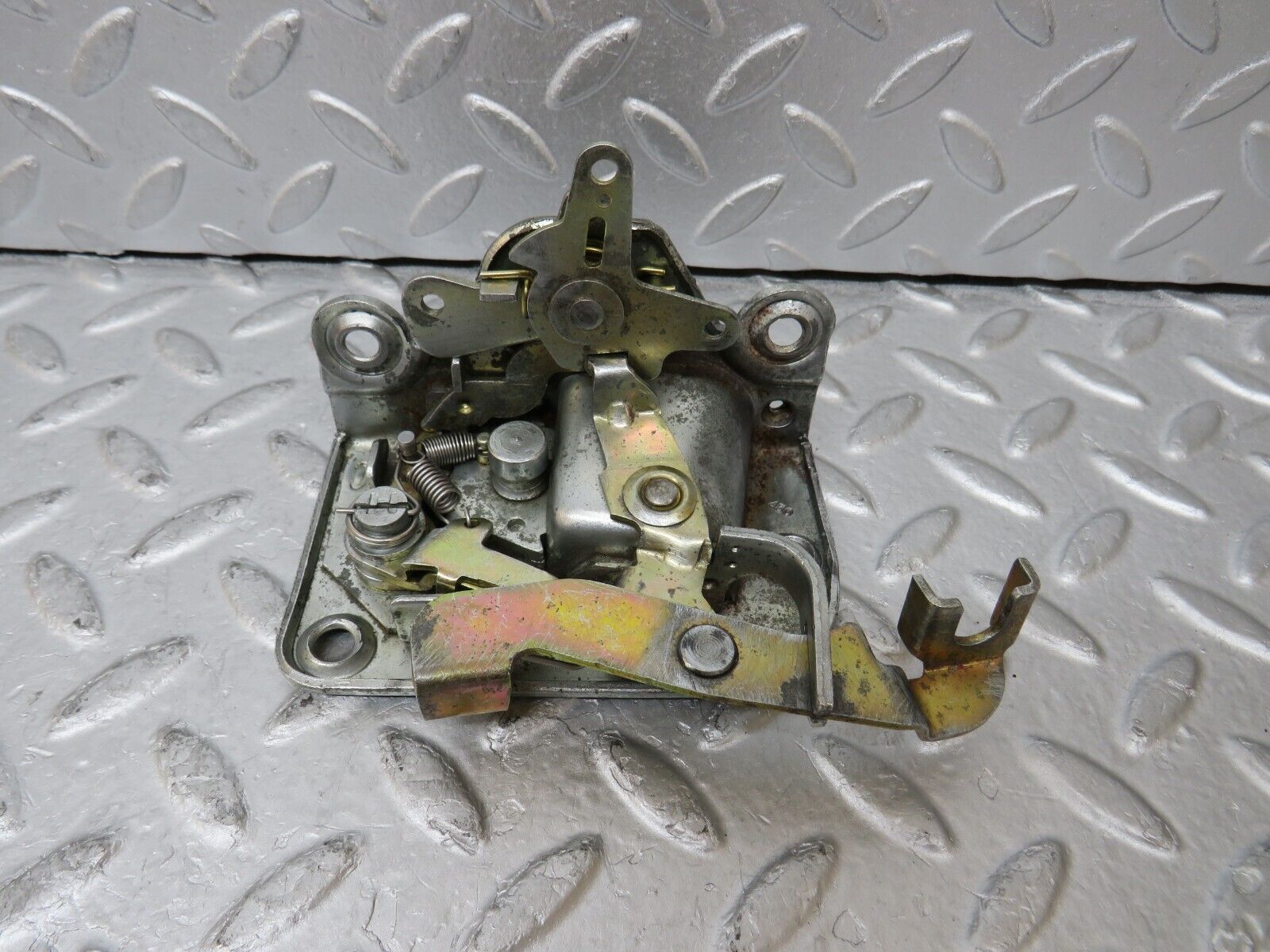 35394 Mercedes-Benz R107 280SL Left Door Lock Mechanism