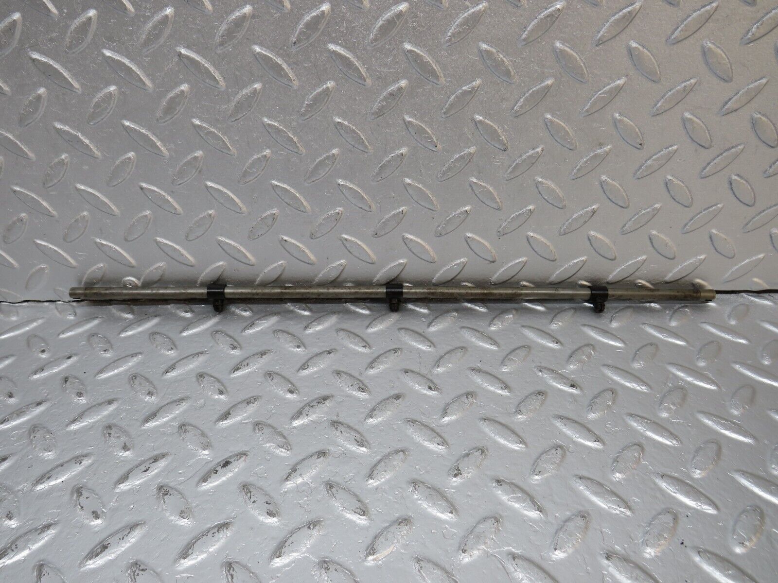39933 Mercedes-Benz R107 350SL Camshaft Oil Tube
