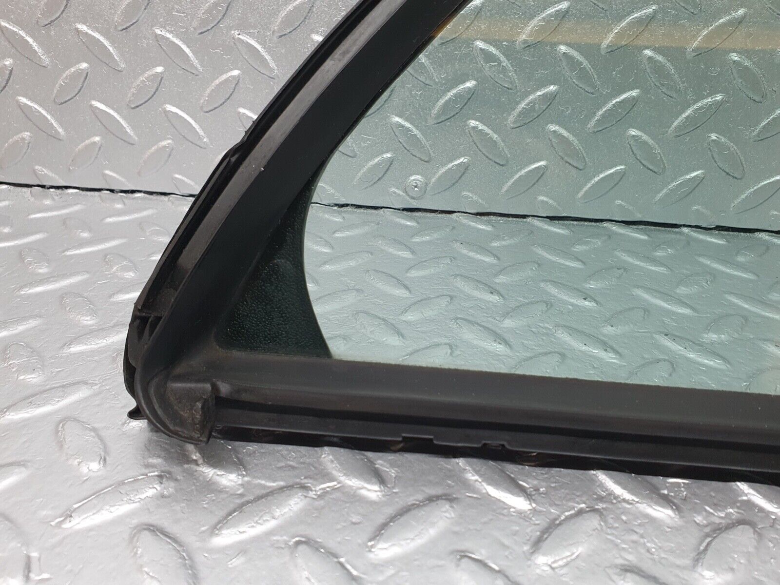 41996 Mercedes-Benz W202 C200 Rear Right Quarter Window Glass 2027350224