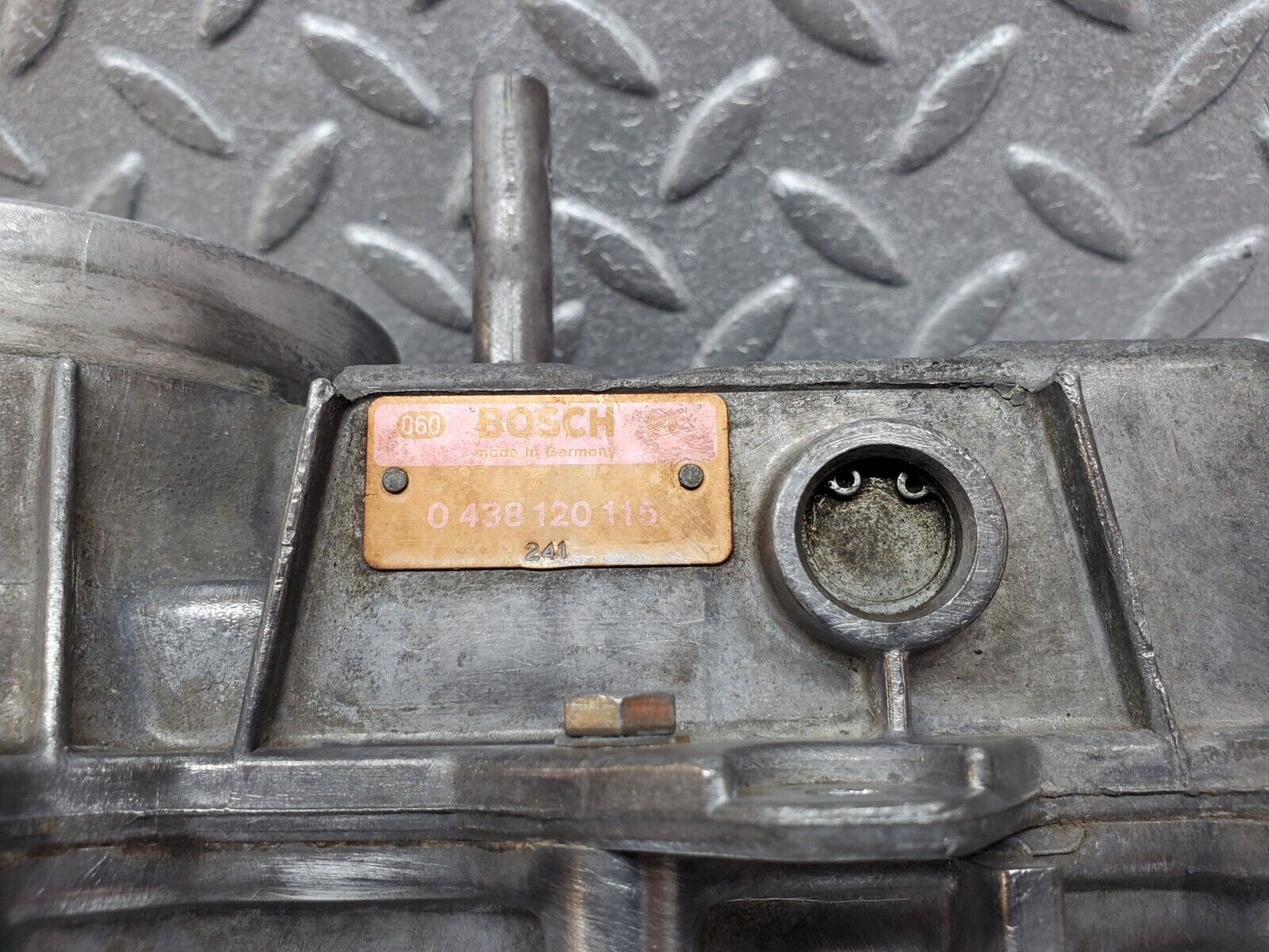 45386 Mercedes-Benz 280E M110.983 Air Flow Mass Meter Sensor Bosch 0438120115 1101410582 1101410790