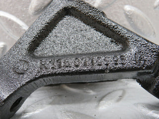 32757 Mercedes-Benz C107 R107 350 V8 Engine Mount Bracket Pair 1160110895 1160110995