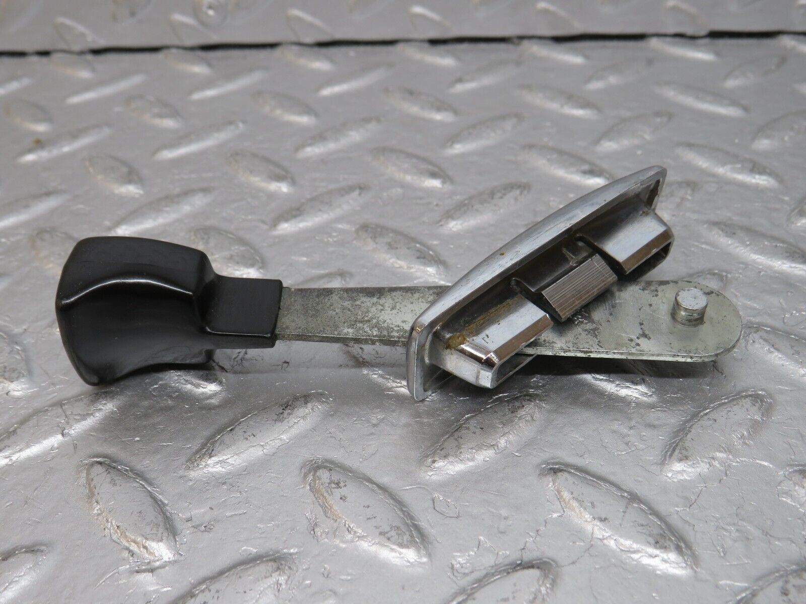 33182 Mercedes-Benz R107 Left Seat Folding Lever