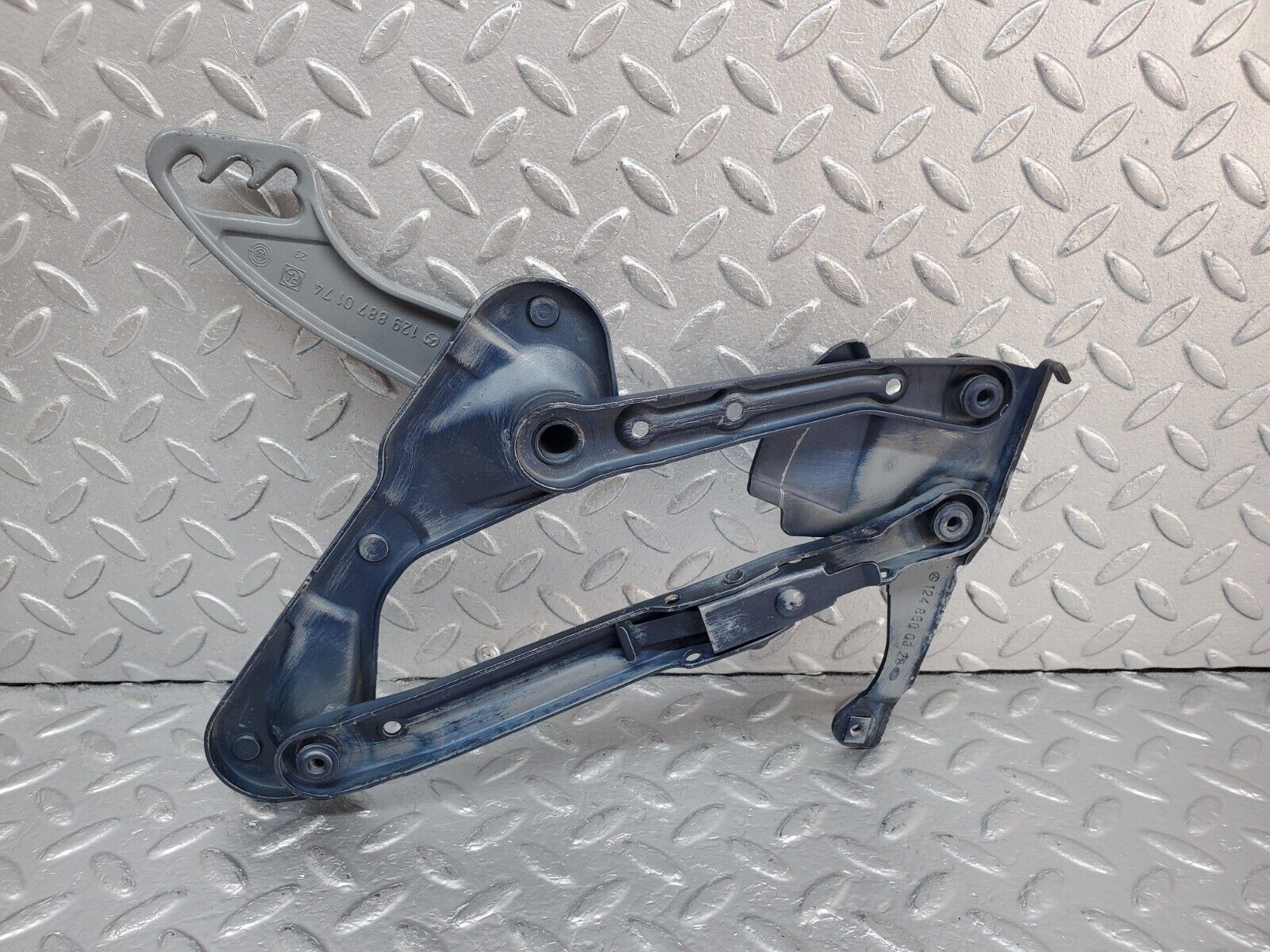 44843 Mercedes-Benz W124 220E Bonnet Hinge Left Side 1248800328 1298870174