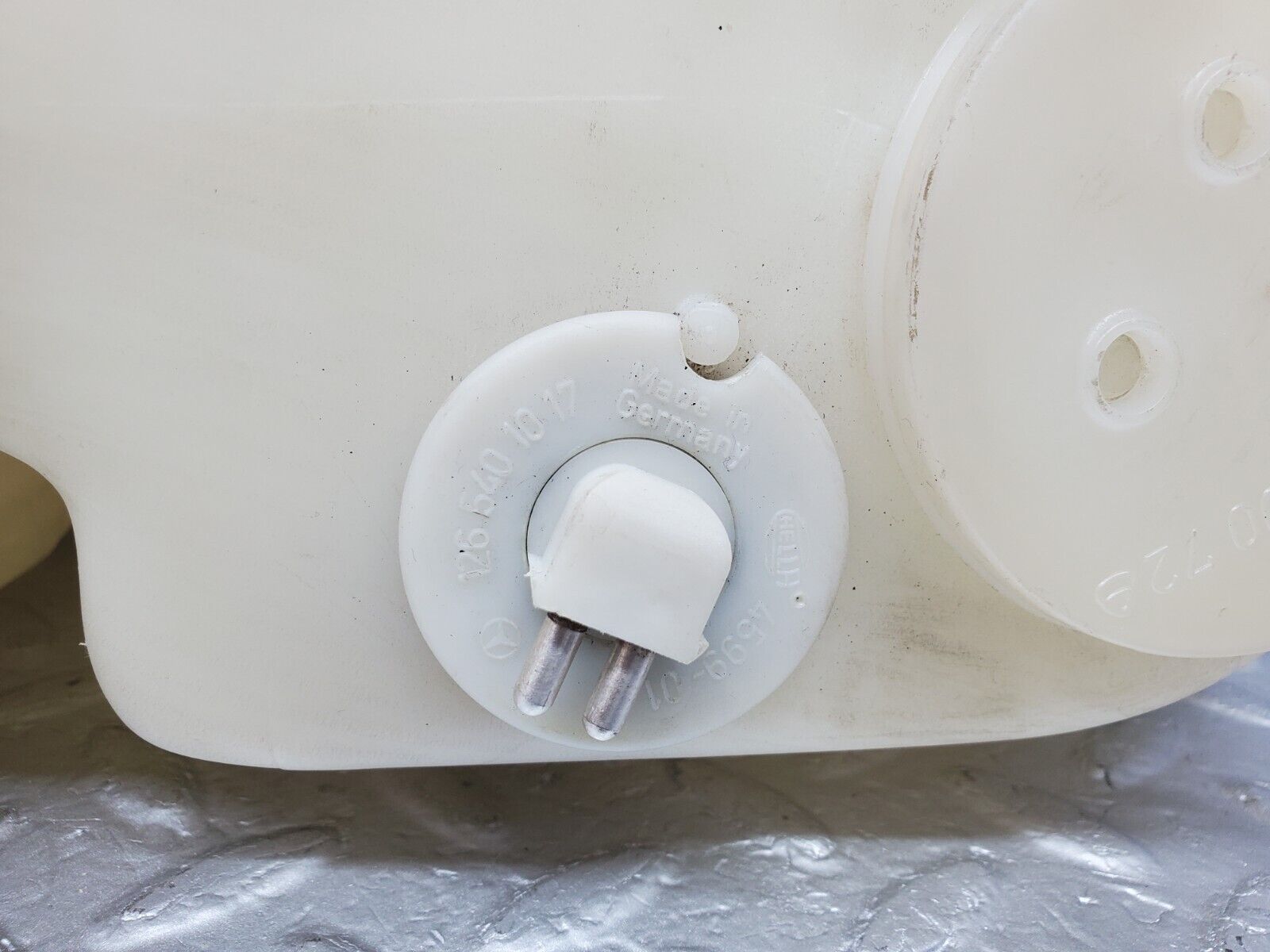 45871 Mercedes-Benz W126 420SE Windscreen Washer Fluid Reservoir 1268690620 1248690072