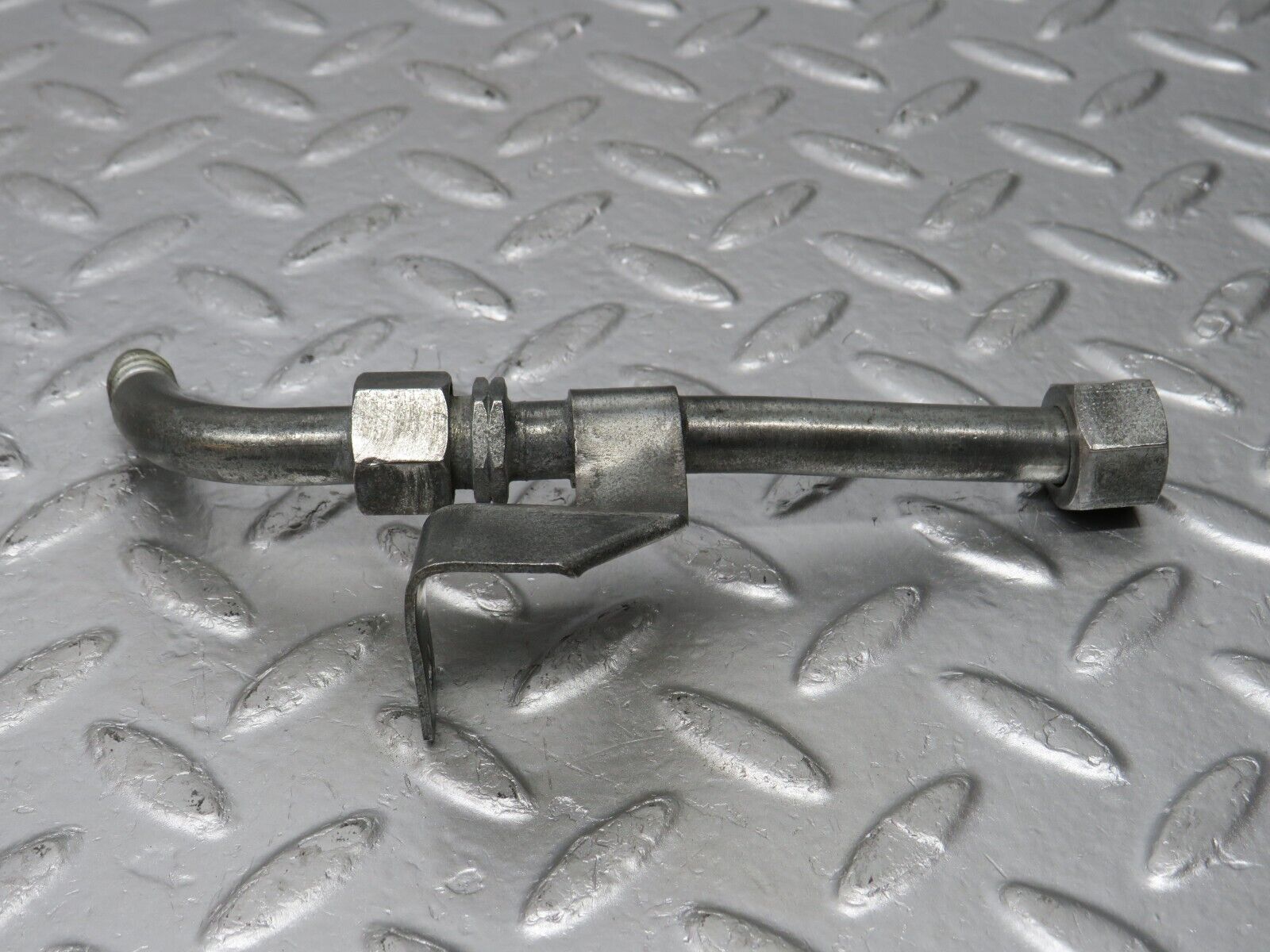 33071 Mercedes-Benz C107 R107 350 V8 Oil Hose Pipe