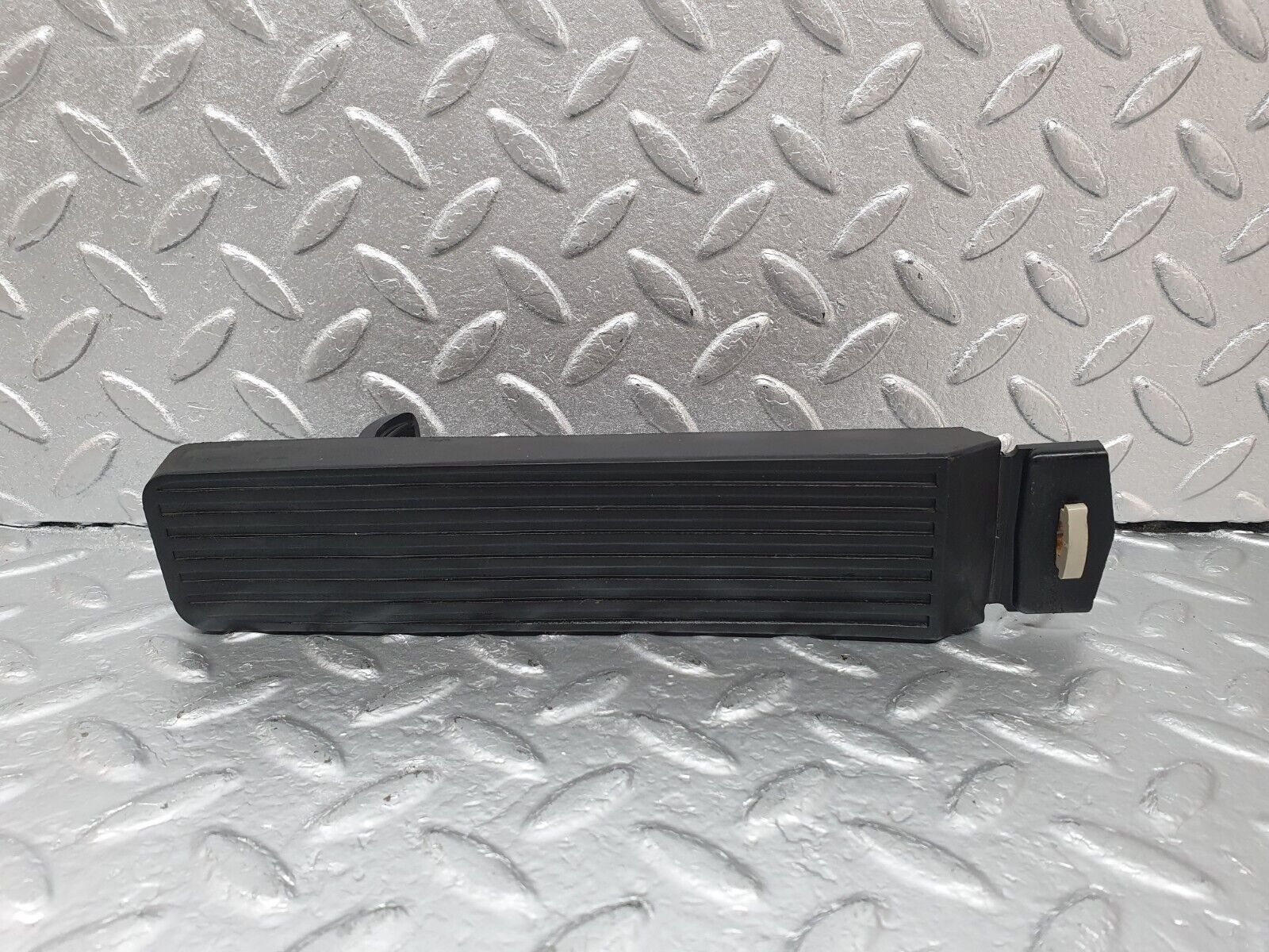 42693 Mercedes-Benz W201 190 2.0L Accelerator Pedal With Rubber 1263000504 1233010082