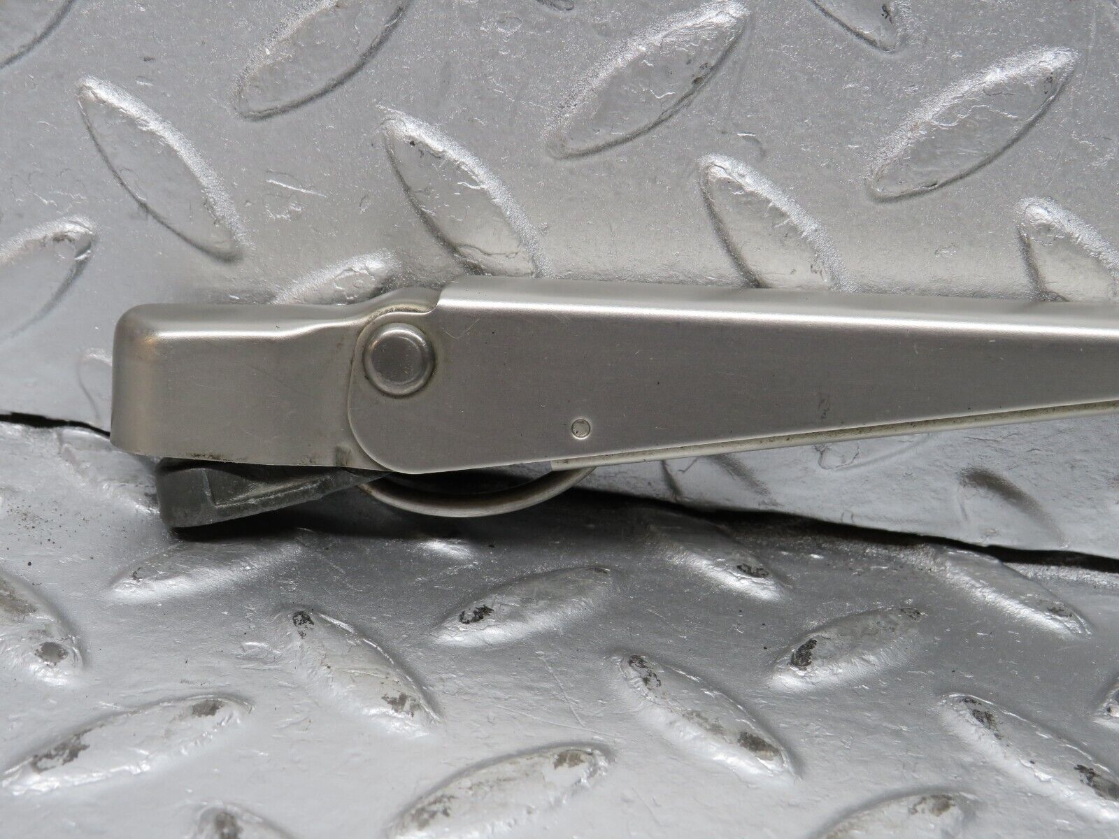 39981 Mercedes-Benz R107 350SL Windscreen Wiper Arm Right Side