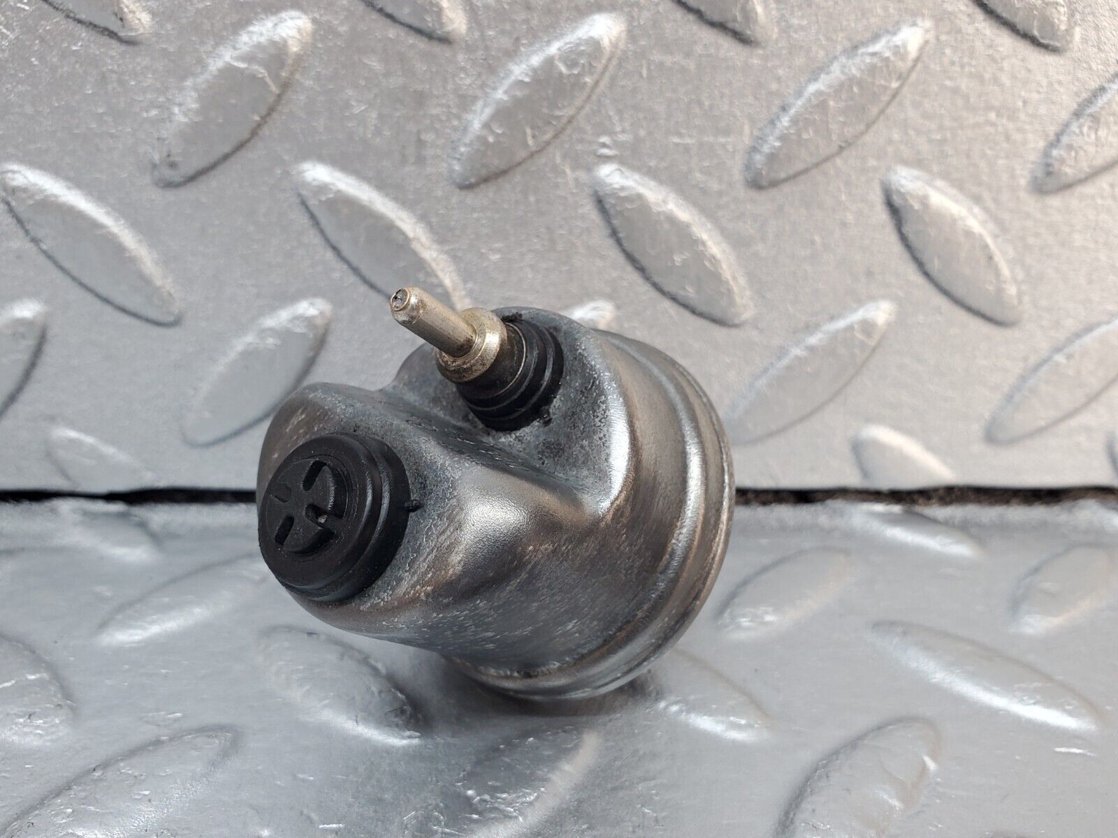 45941 Mercedes-Benz W126 420SE Oil Pressure Sensor VDO 0065429417