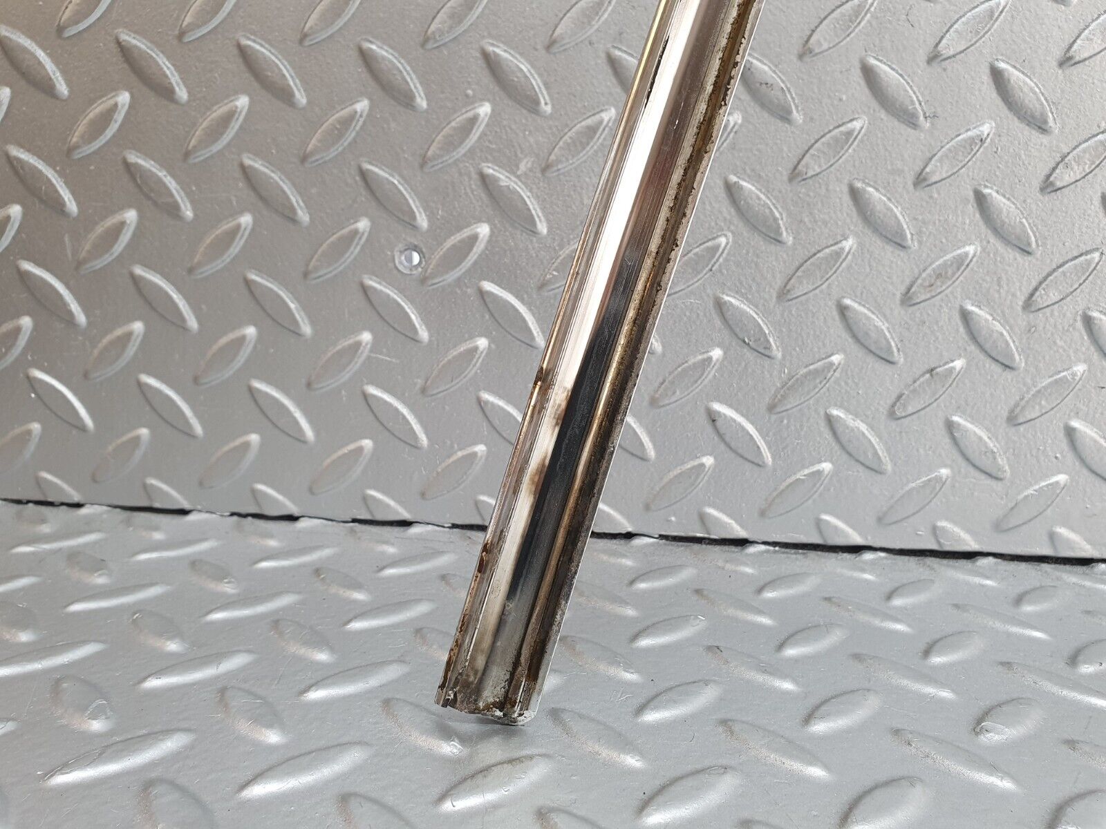43054 Mercedes-Benz R107 Hardtop Windscreen Chrome Frame