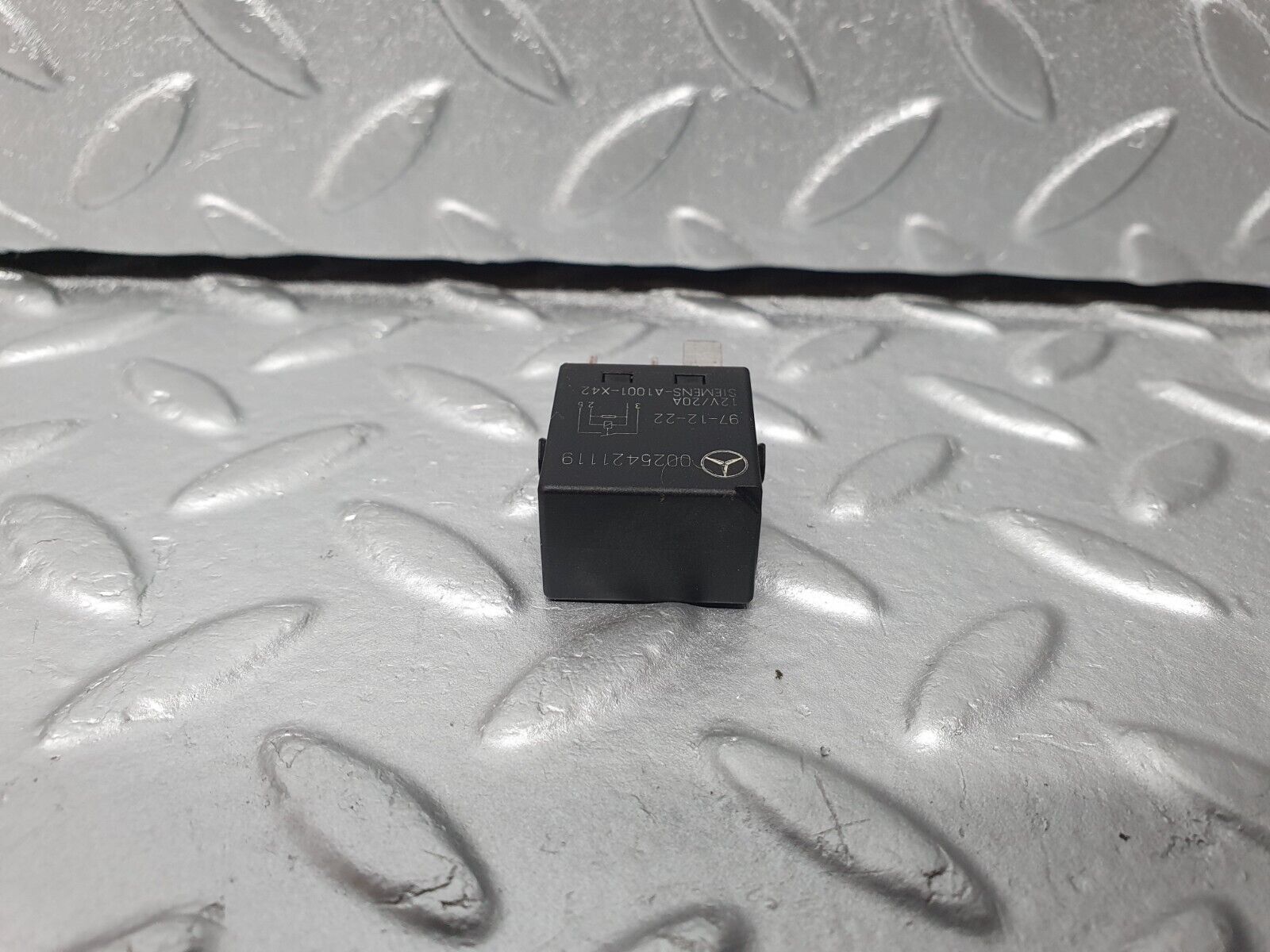 41795 Mercedes-Benz W202 C200 Indicator Relay 0025421119