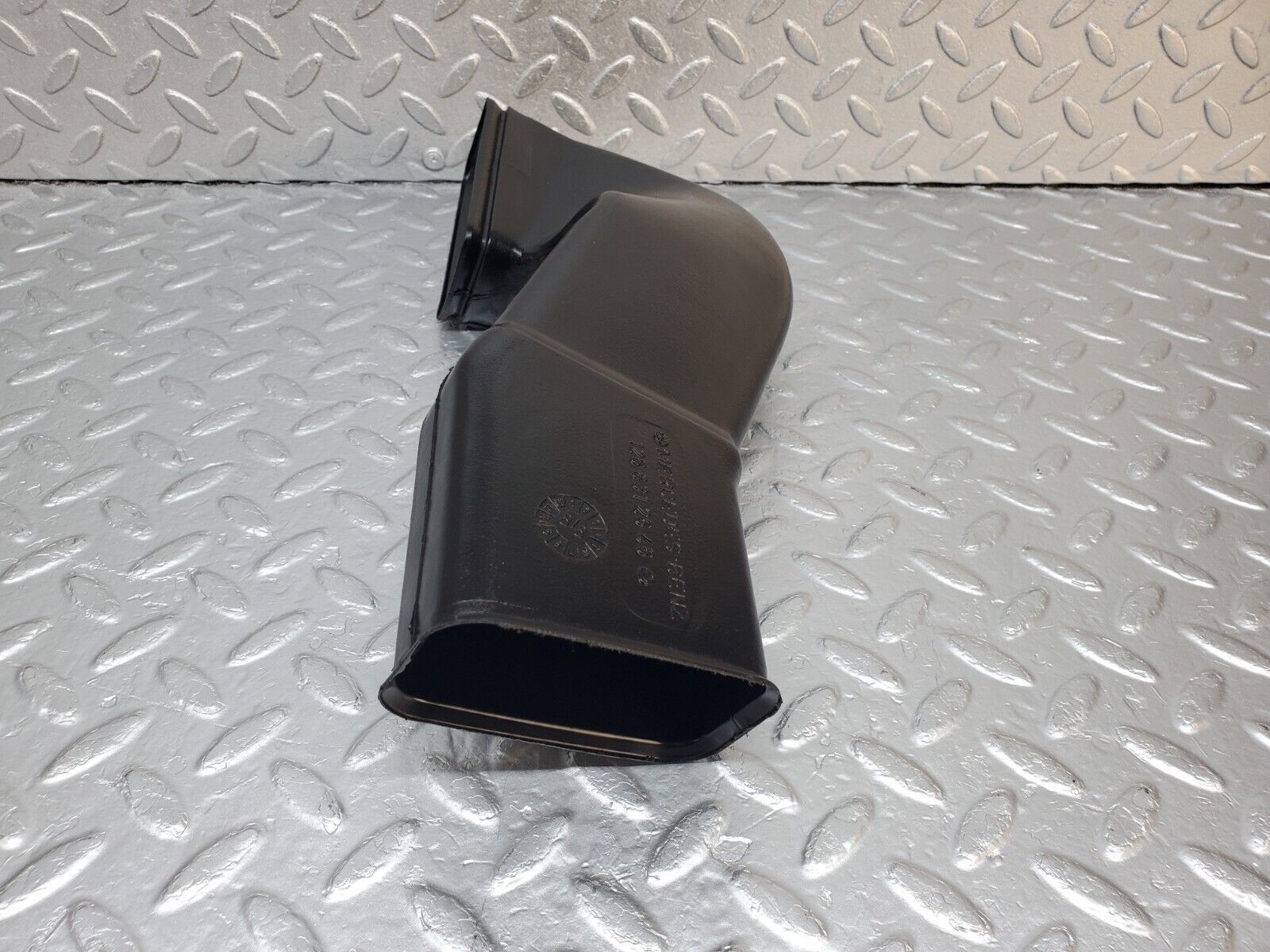 45927 Mercedes-Benz W126 420SE Dashboard Air Duct Right 1268312546