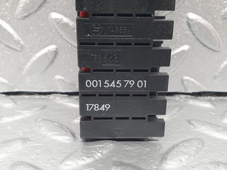 42099 Mercedes-Benz W202 C200 Fuse Box Fuse Holder 0015457901