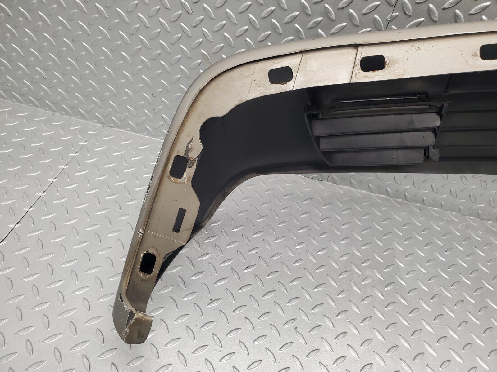 46099 Mercedes-Benz W126 420SE Front Bumper 1268802440 1268800205