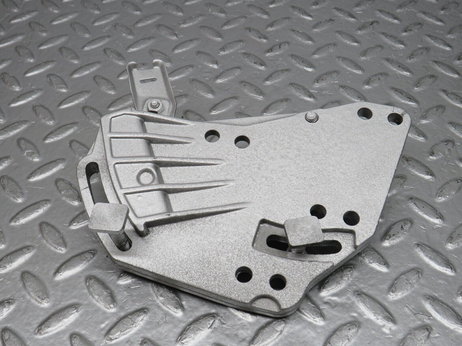 39254 Mercedes-Benz R107 500SL Power Steering Pump Bracket 1174661241