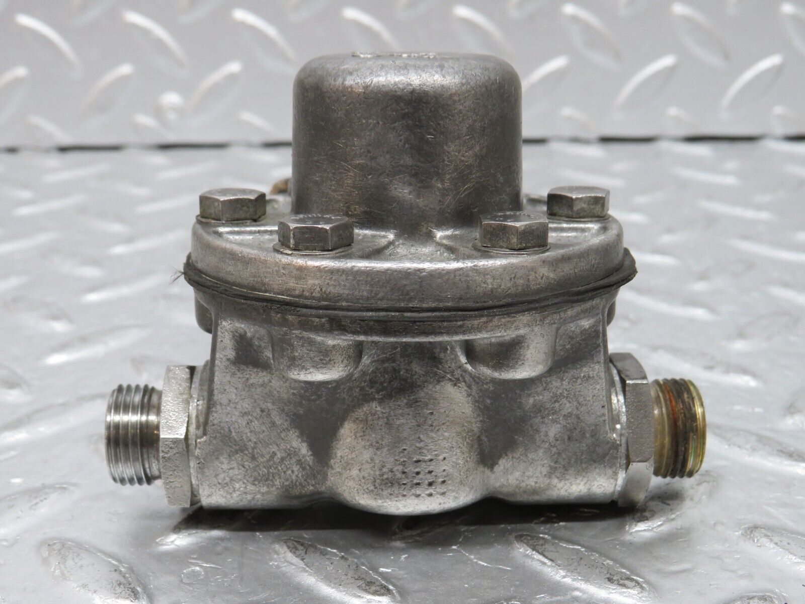 32788 Mercedes-Benz C107 R107 350 V8 Oil Pressure Damper 1161870194 1161870196
