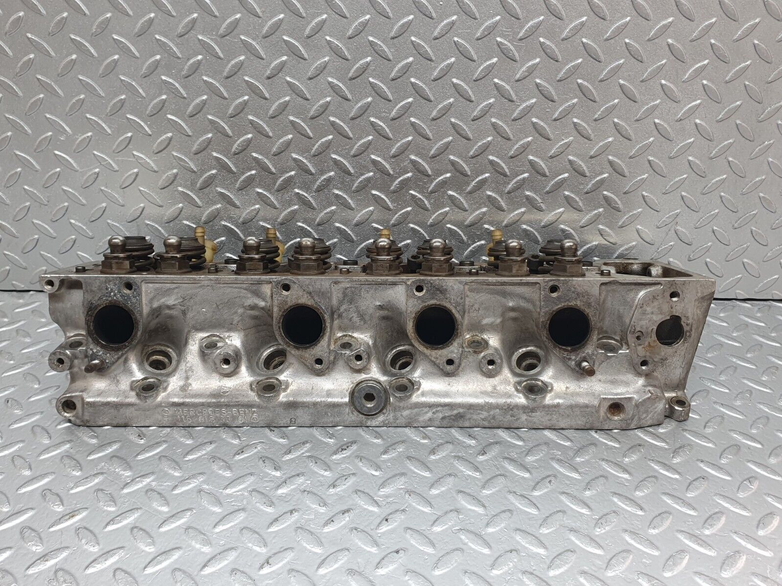 43839 Mercedes-Benz C126 380SEC Coupe Cylinder Head Left Side 1160163301