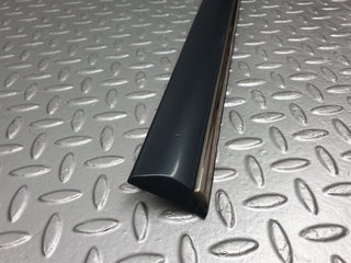 41804 Mercedes-Benz W202 C200 Front Right Door Centre Moulding Trim 2026909462