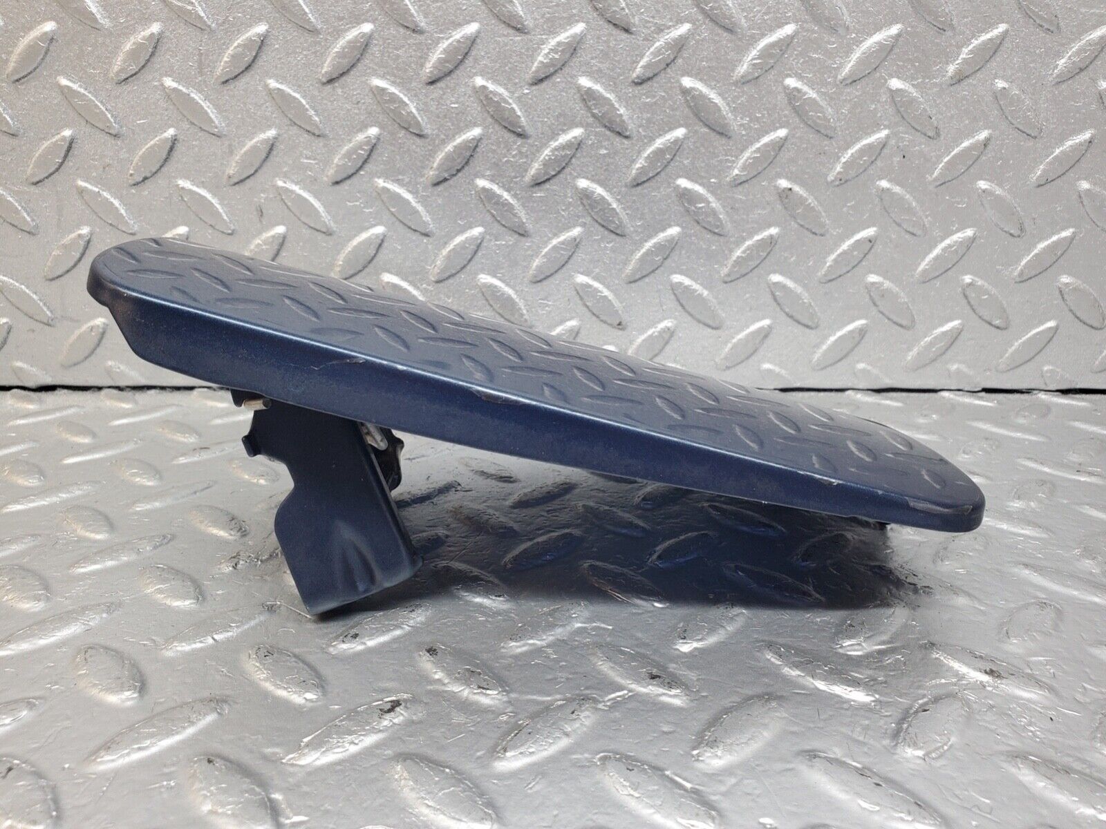 44631 Mercedes-Benz W124 220E Fuel Tank Flap Cap 1245846939