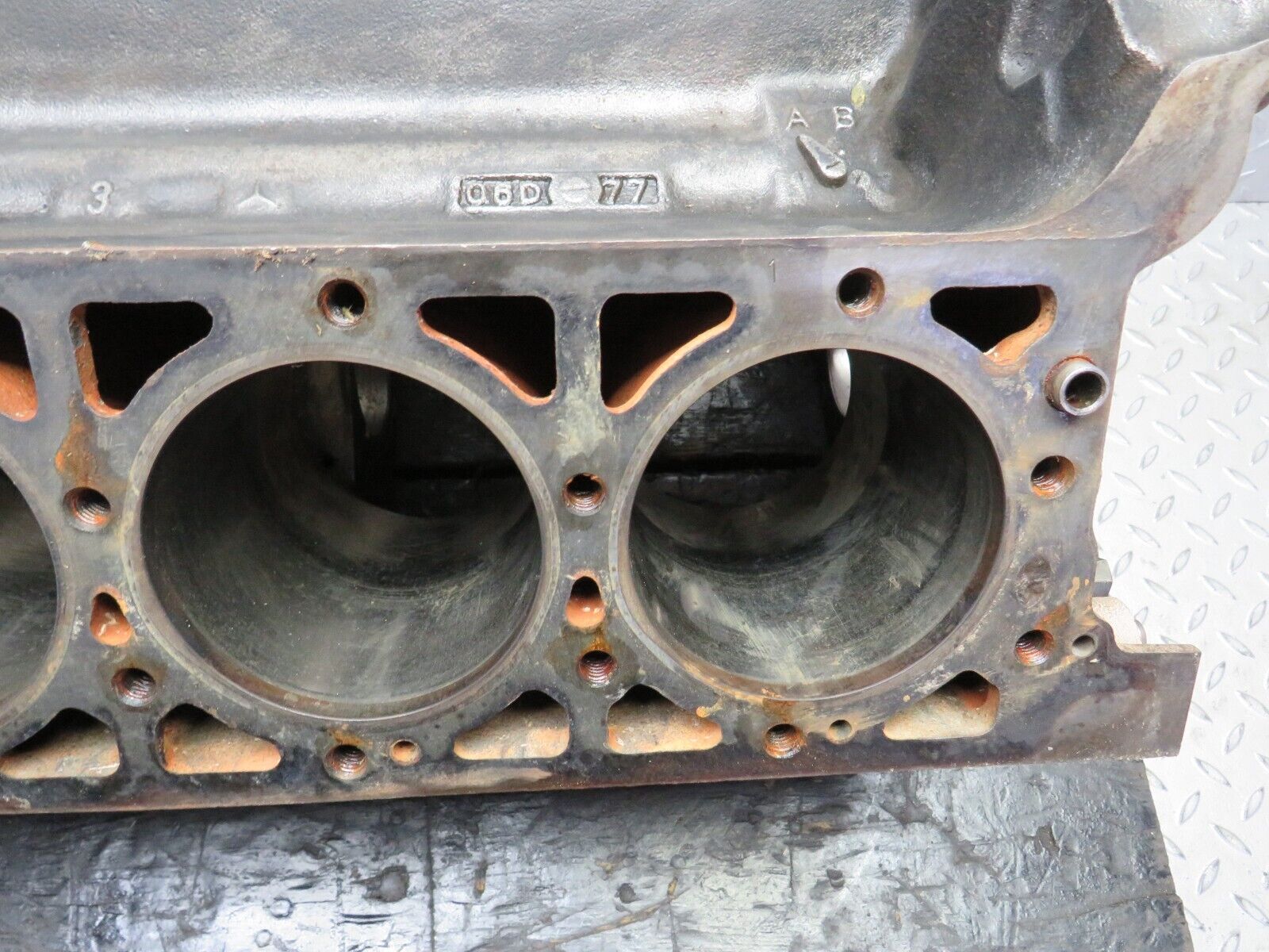 39979 Mercedes-Benz R107 350SL Engine Block 116.984 1160110801