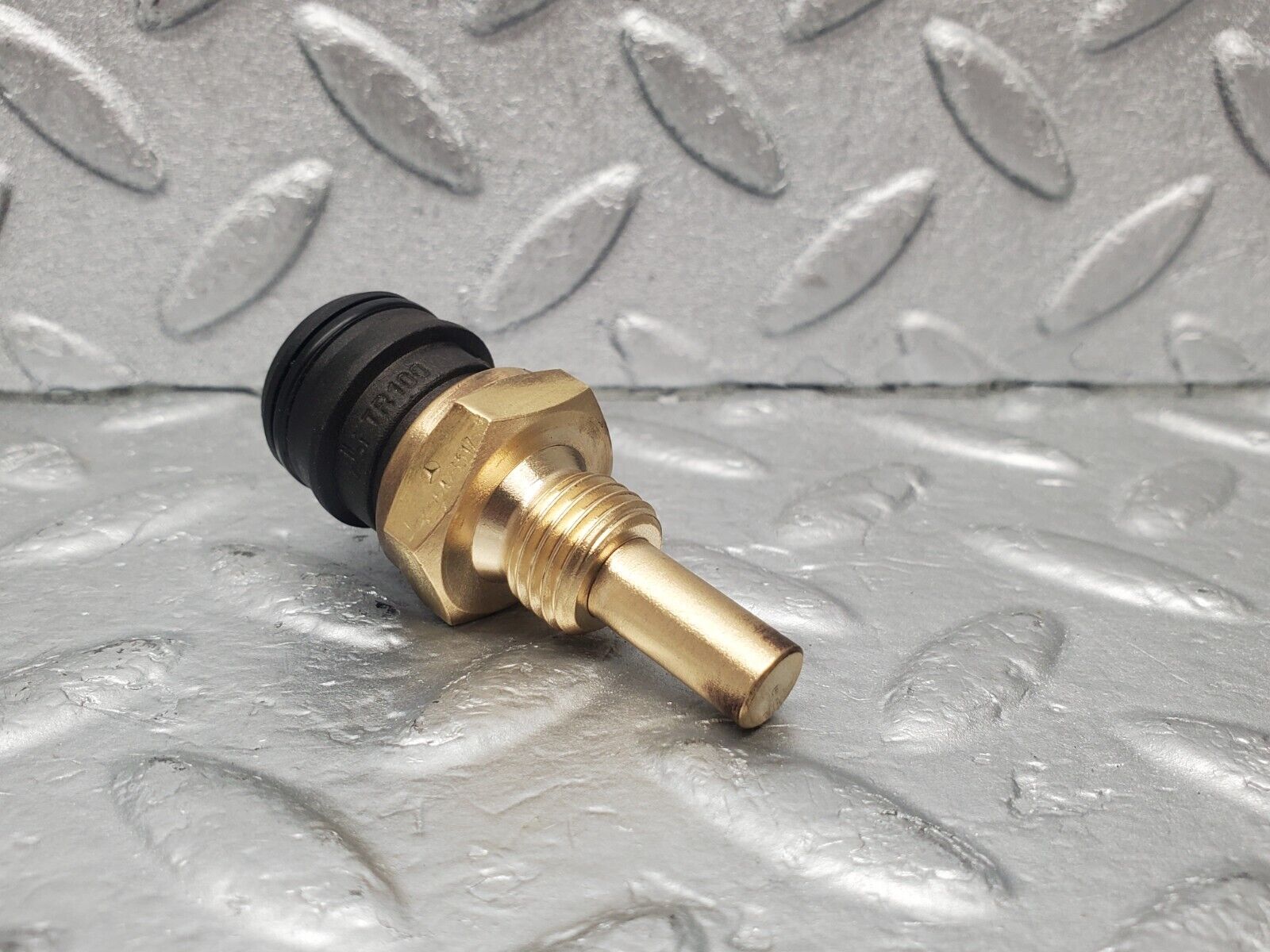 46217 Mercedes-Benz W124 280E Coolant Temperature Sensor 0005423517