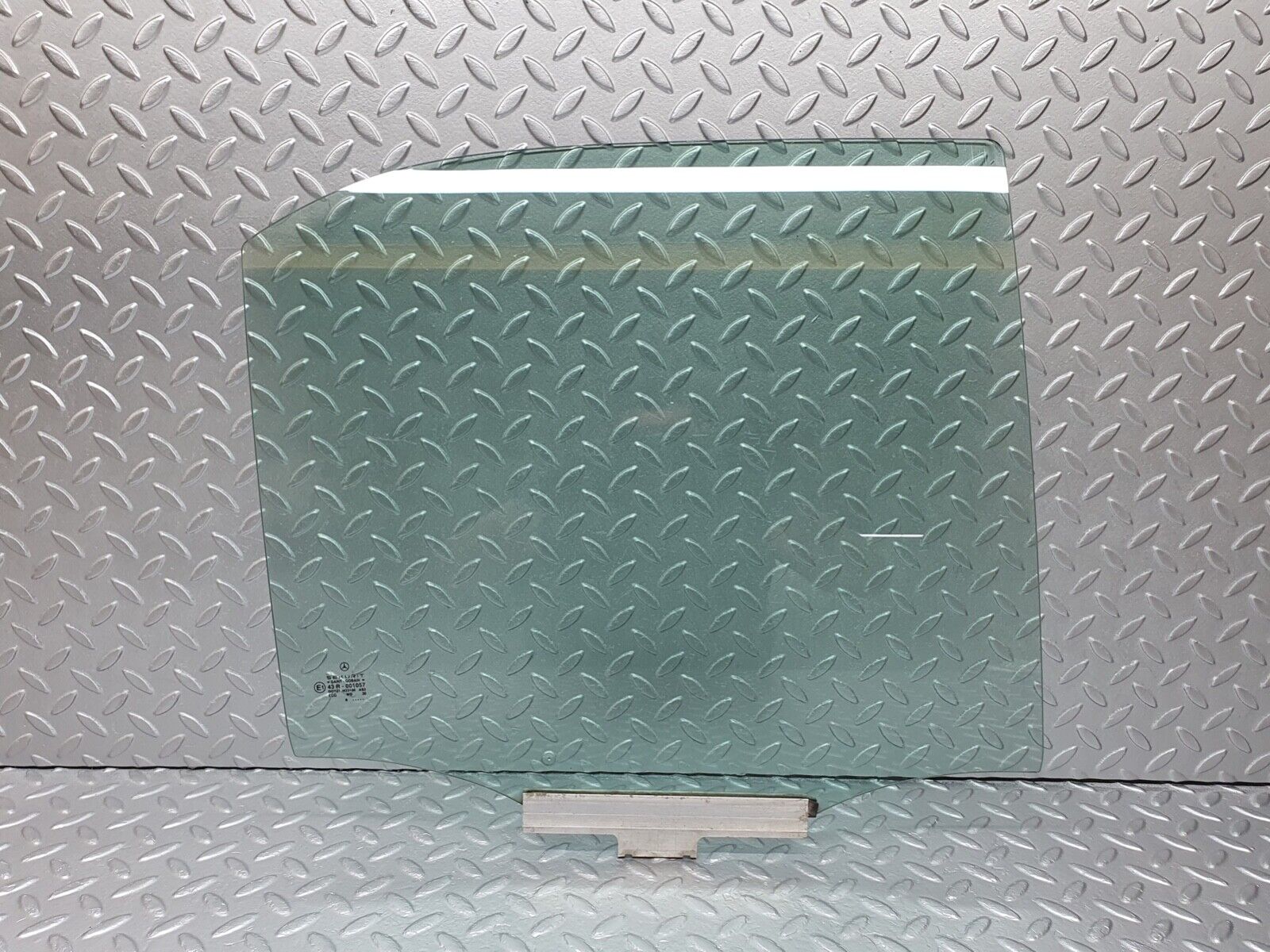 41991 Mercedes-Benz W202 C200 Rear Left Door Window Glass