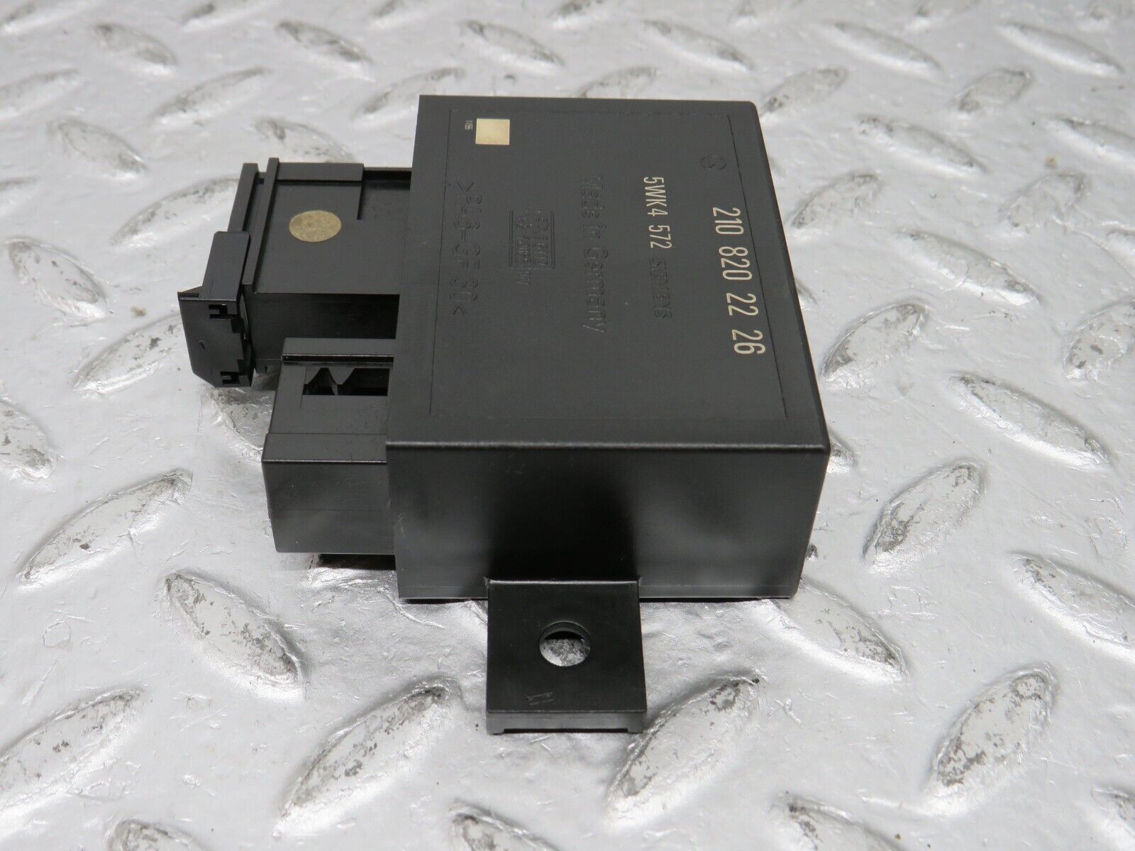 33432 Mercedes-Benz W202 C180 Comfort Control Unit 2108202226