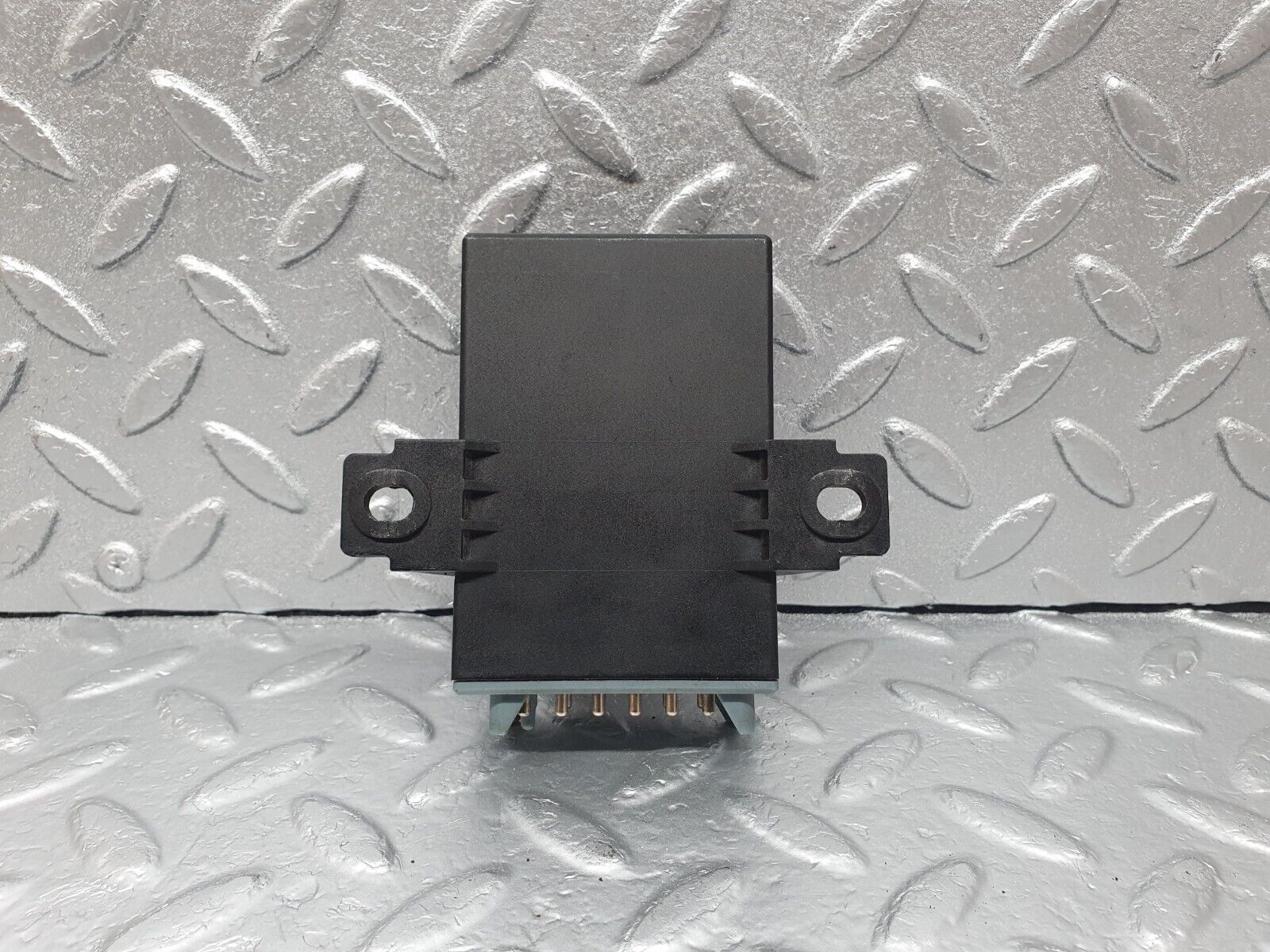 43521 Mercedes-Benz C126 380SEC Coupe Seat Belt Presenter Relay 0008205826