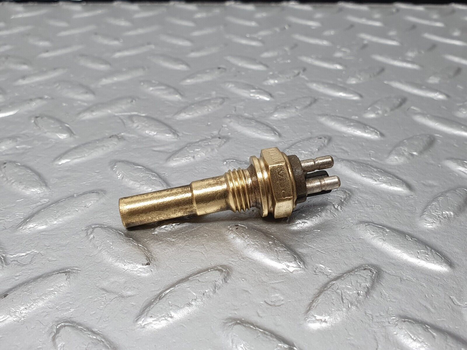 41343 Mercedes-Benz C107 R107 Coolant Temperature Sensor VDO