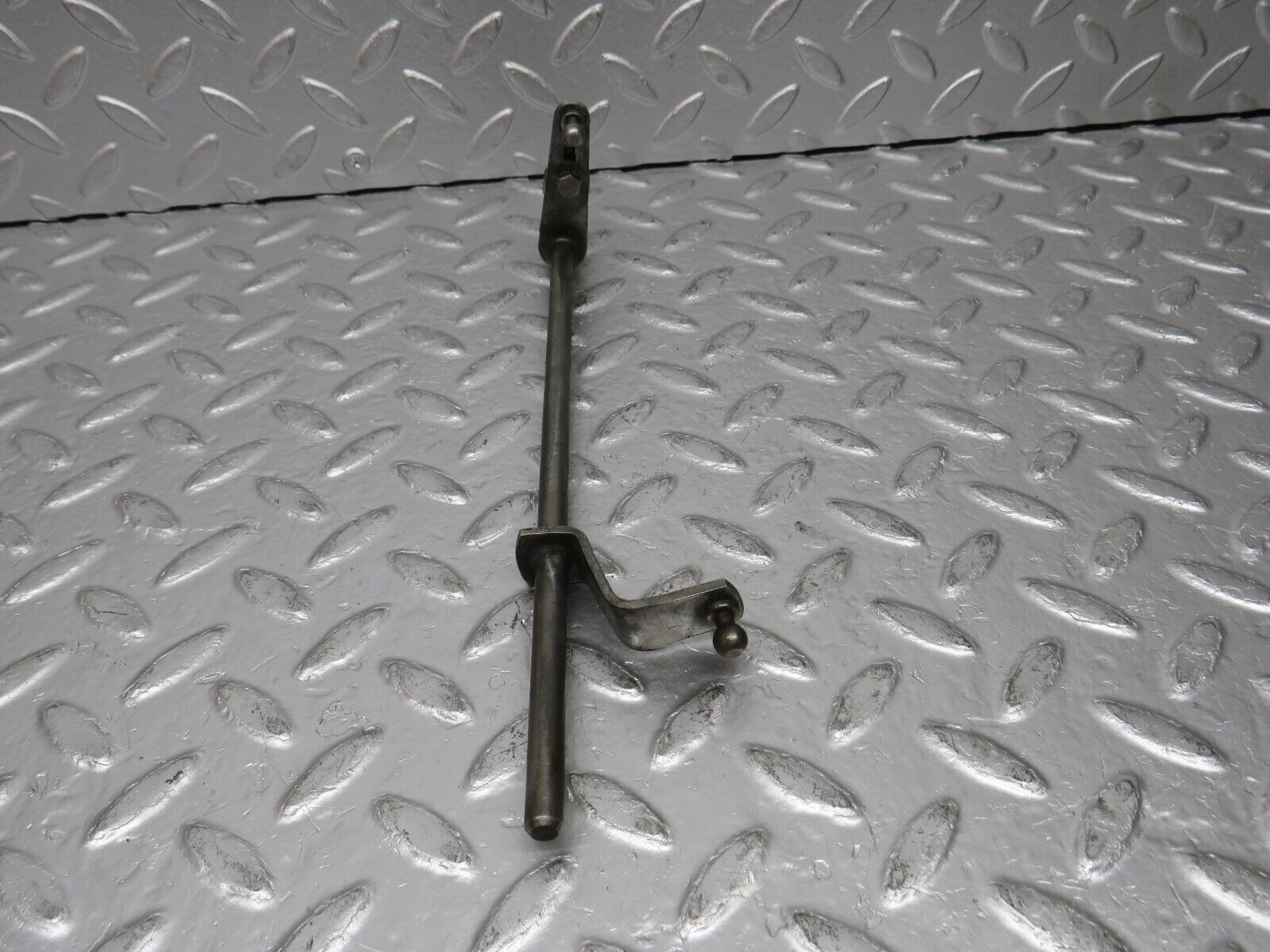 32784 Mercedes-Benz C107 R107 350 V8 Accelerator Pedal Linkage