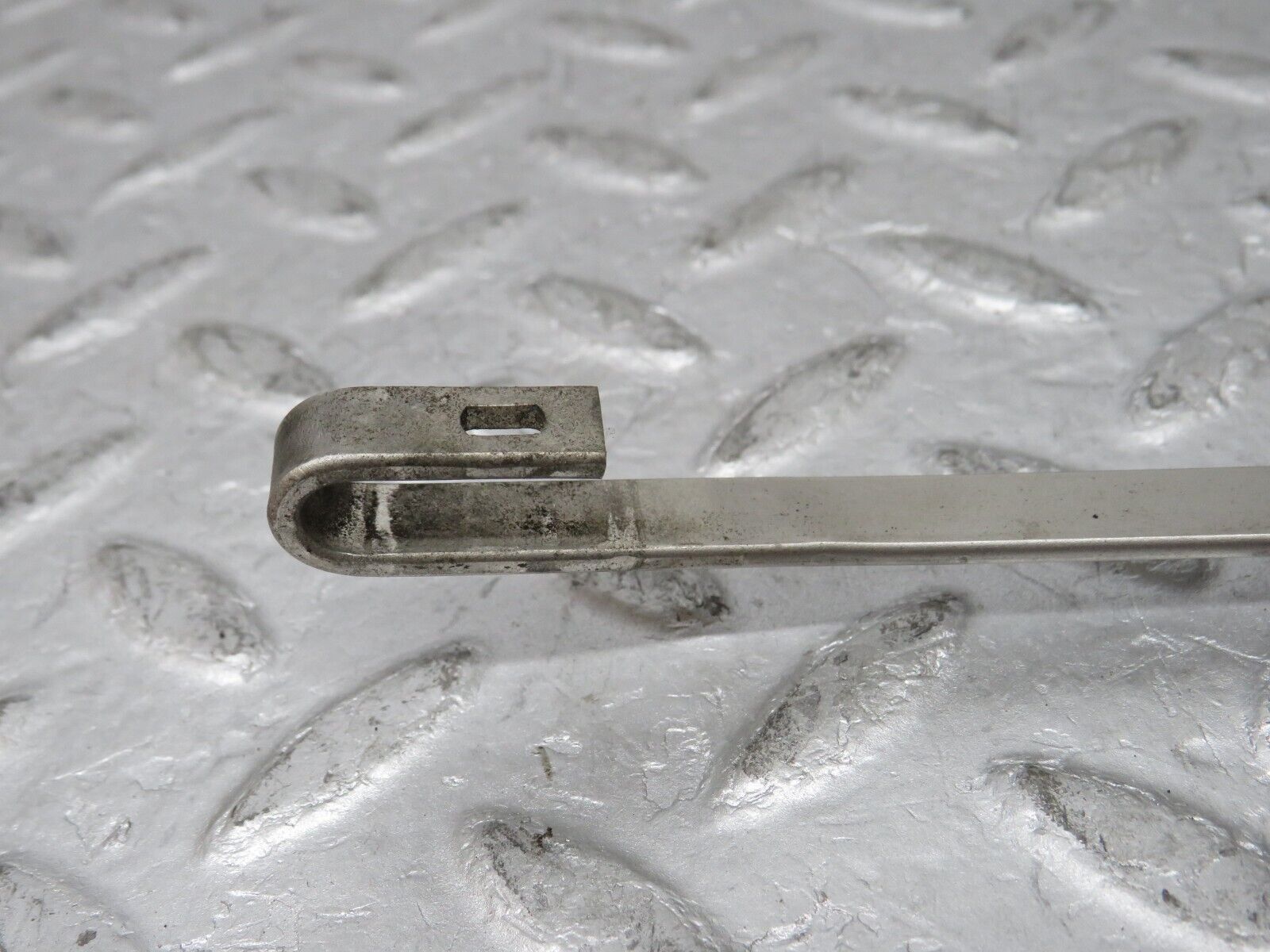 35548 Mercedes-Benz R107 280SL Front Left Windscreen Wiper Arm