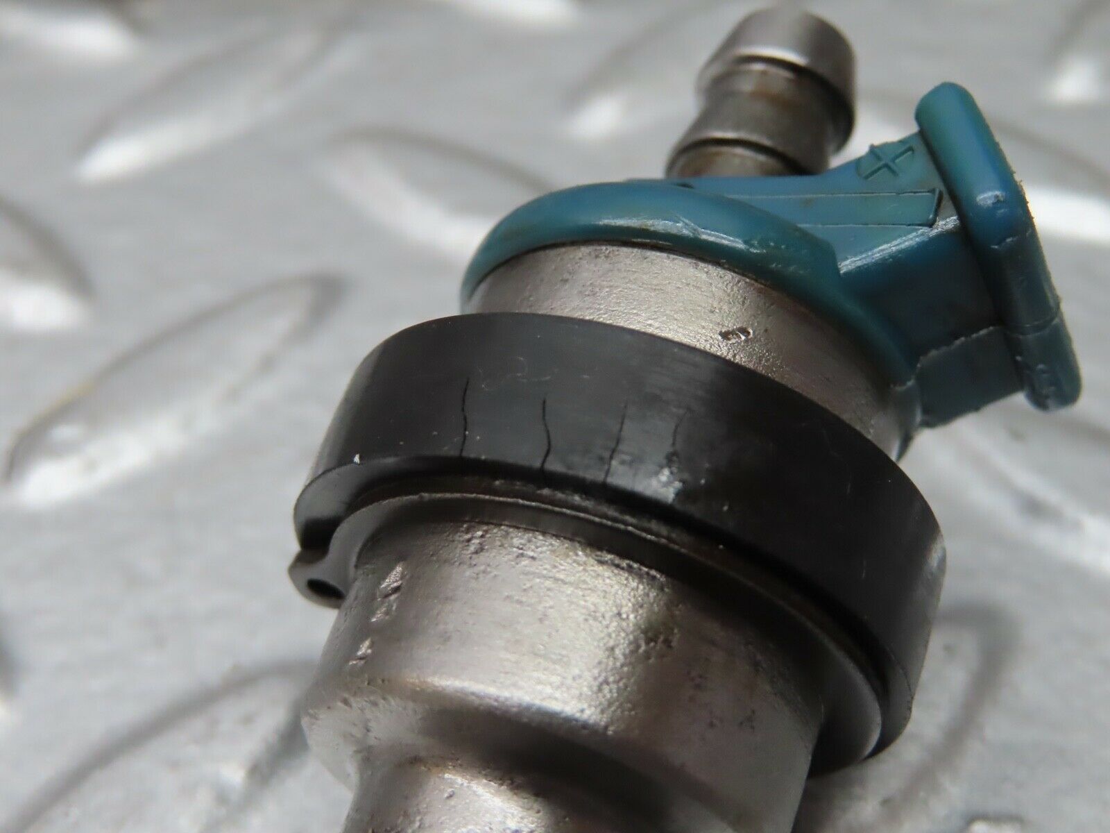 20690 Mercedes-Benz R107 450SL Fuel Injector Bosch 0280150036