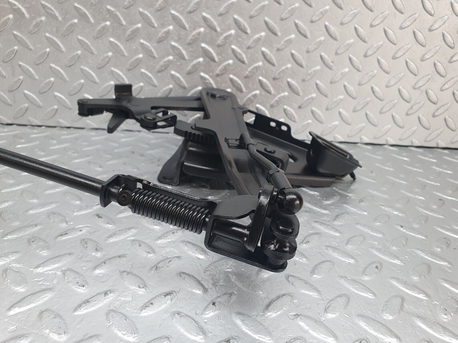 43827 Mercedes-Benz C126 380SEC Coupe Handbrake Regulator