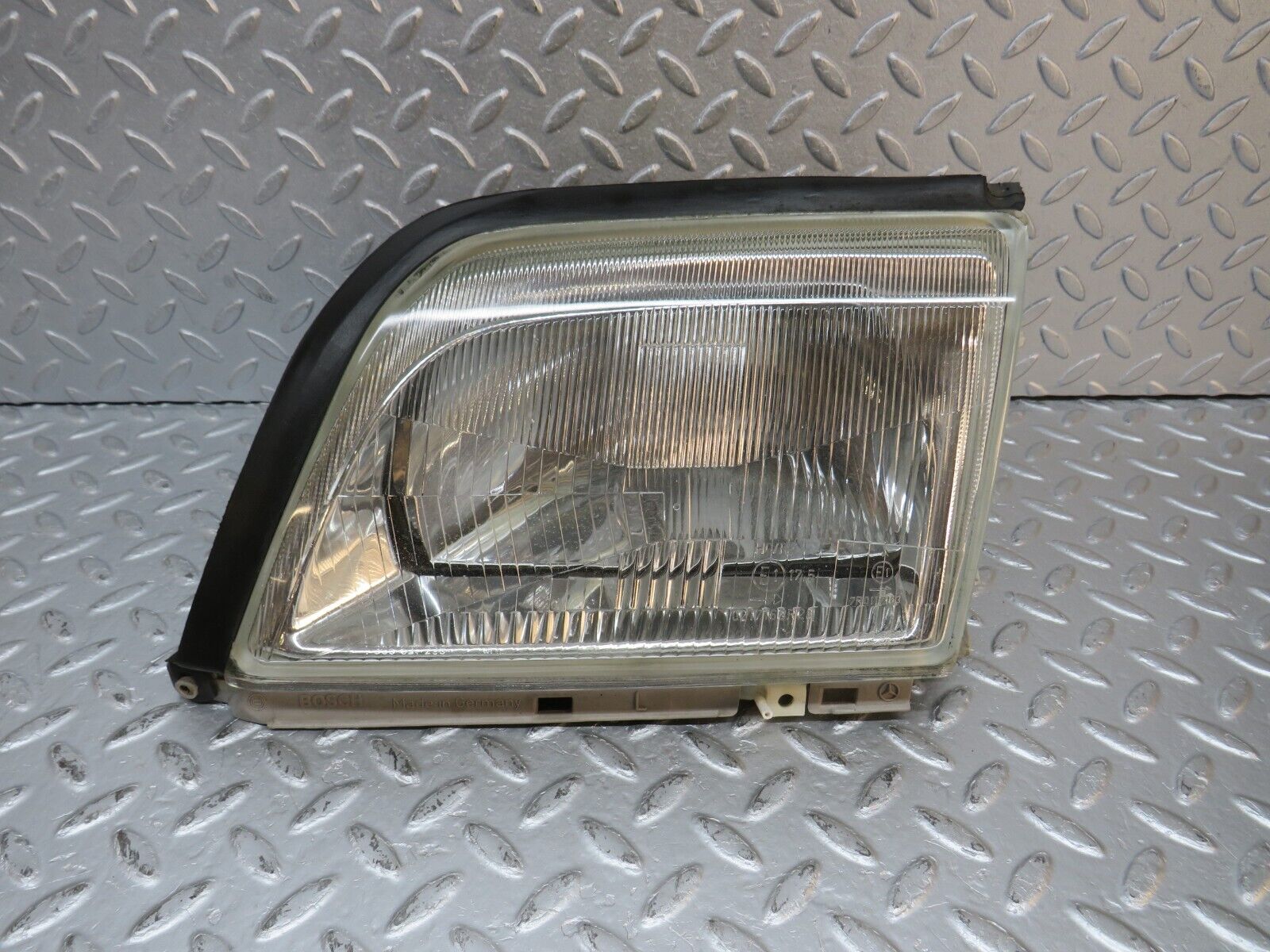 39679 Mercedes-Benz R129 320SL Headlight Bosch Left Side 0301090721 1298207361