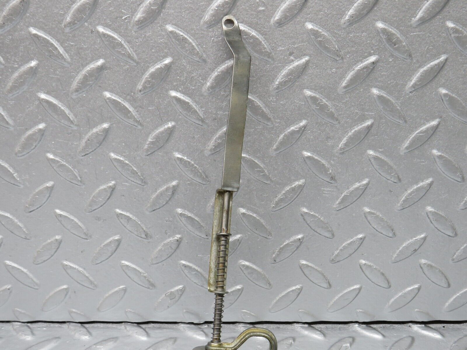 39148 Mercedes-Benz R107 500SL Trunk Lock Vacuum Actuator