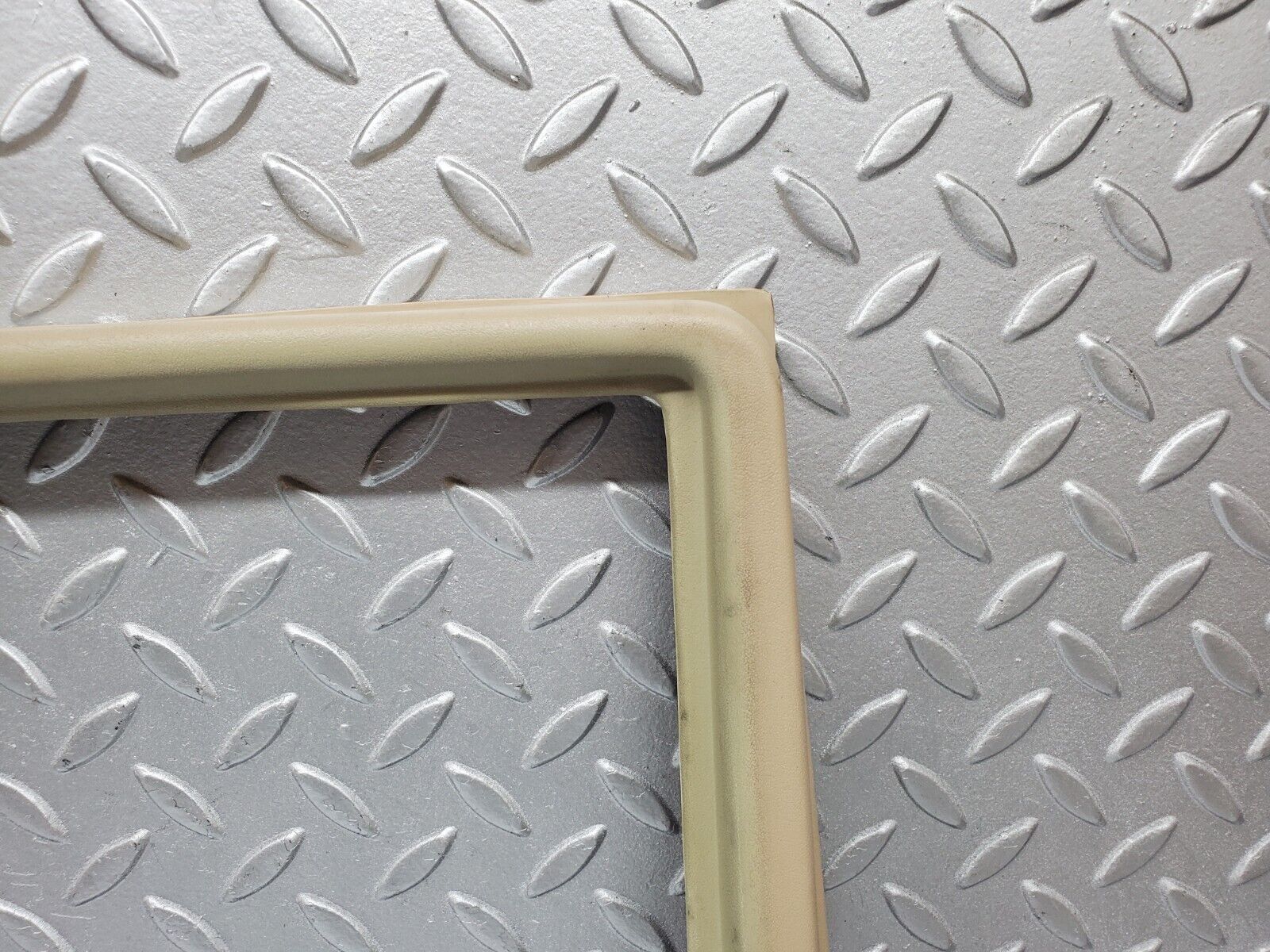 45862 Mercedes-Benz W126 420SE Rear Left Door Window Frame Cover 1267350571